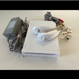 1 Nintendo Wii VIT Konsol med 4 st tillbehör