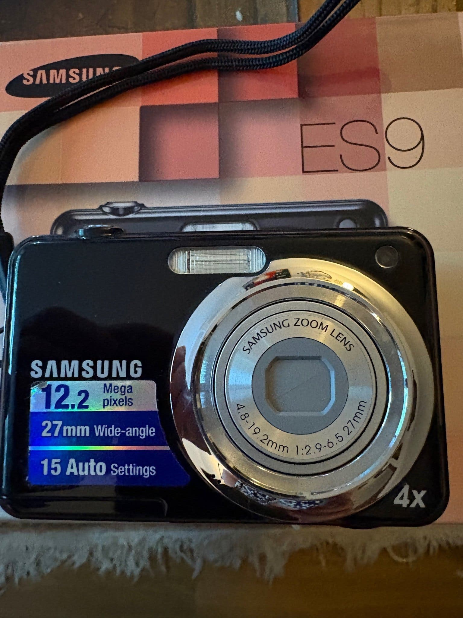 Samsung ES9 Digitalkamera 12,2 MP - Y2K Digicam - Svart