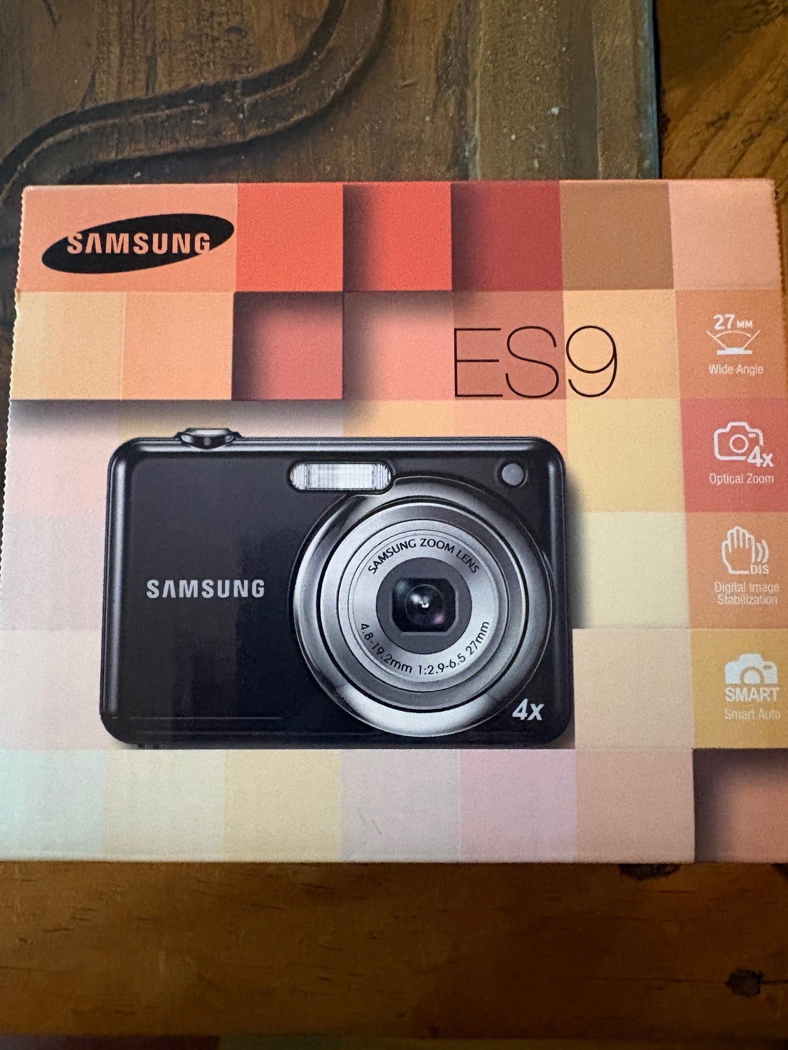 Samsung ES9 Digitalkamera 12,2 MP - Y2K Digicam - Svart