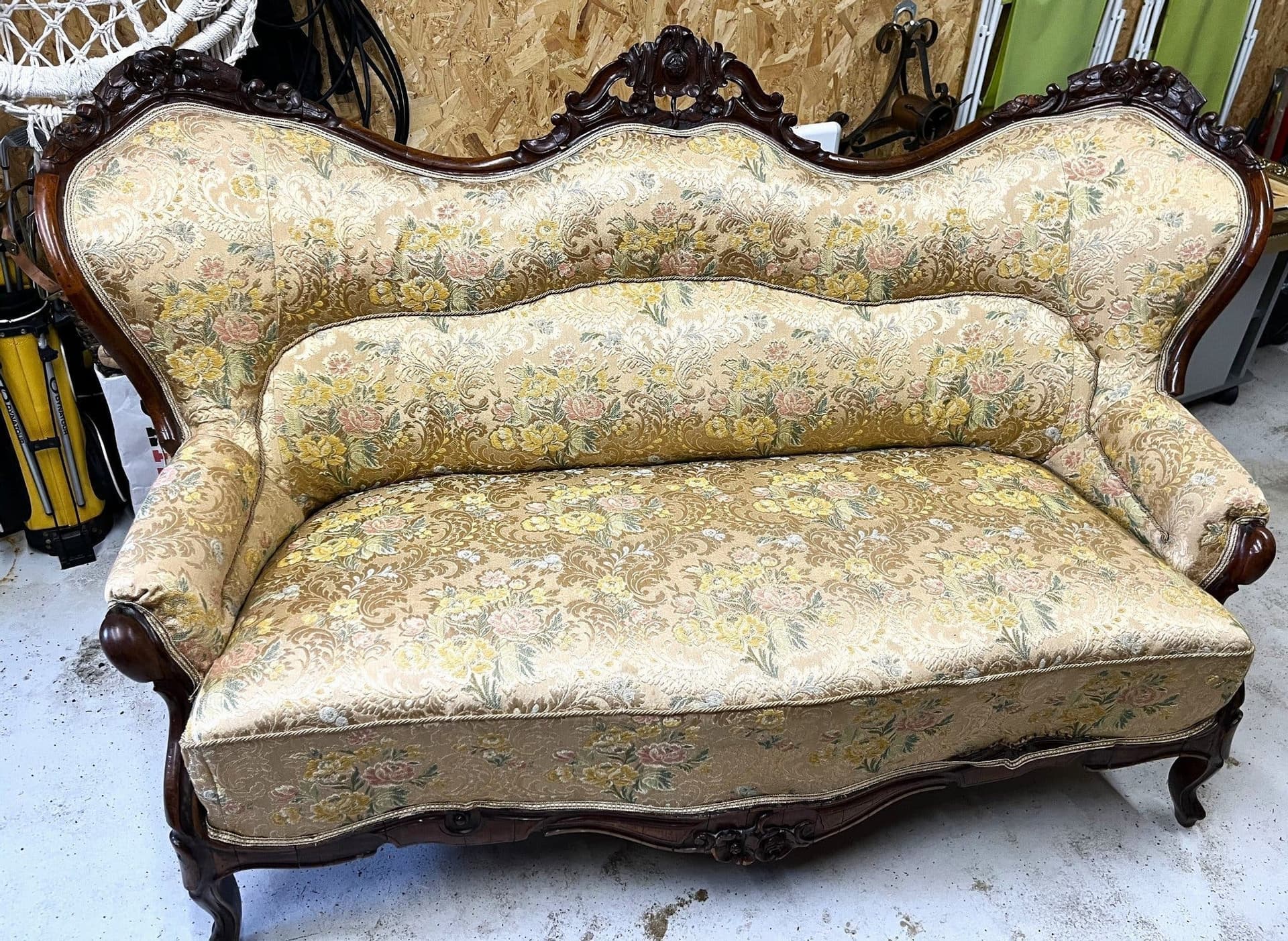 Fin vintage soffa i rokokostil (trä och tyg).