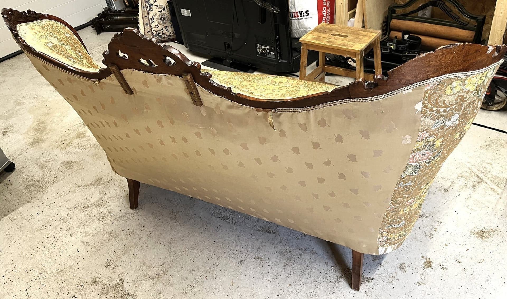 Fin vintage soffa i rokokostil (trä och tyg).