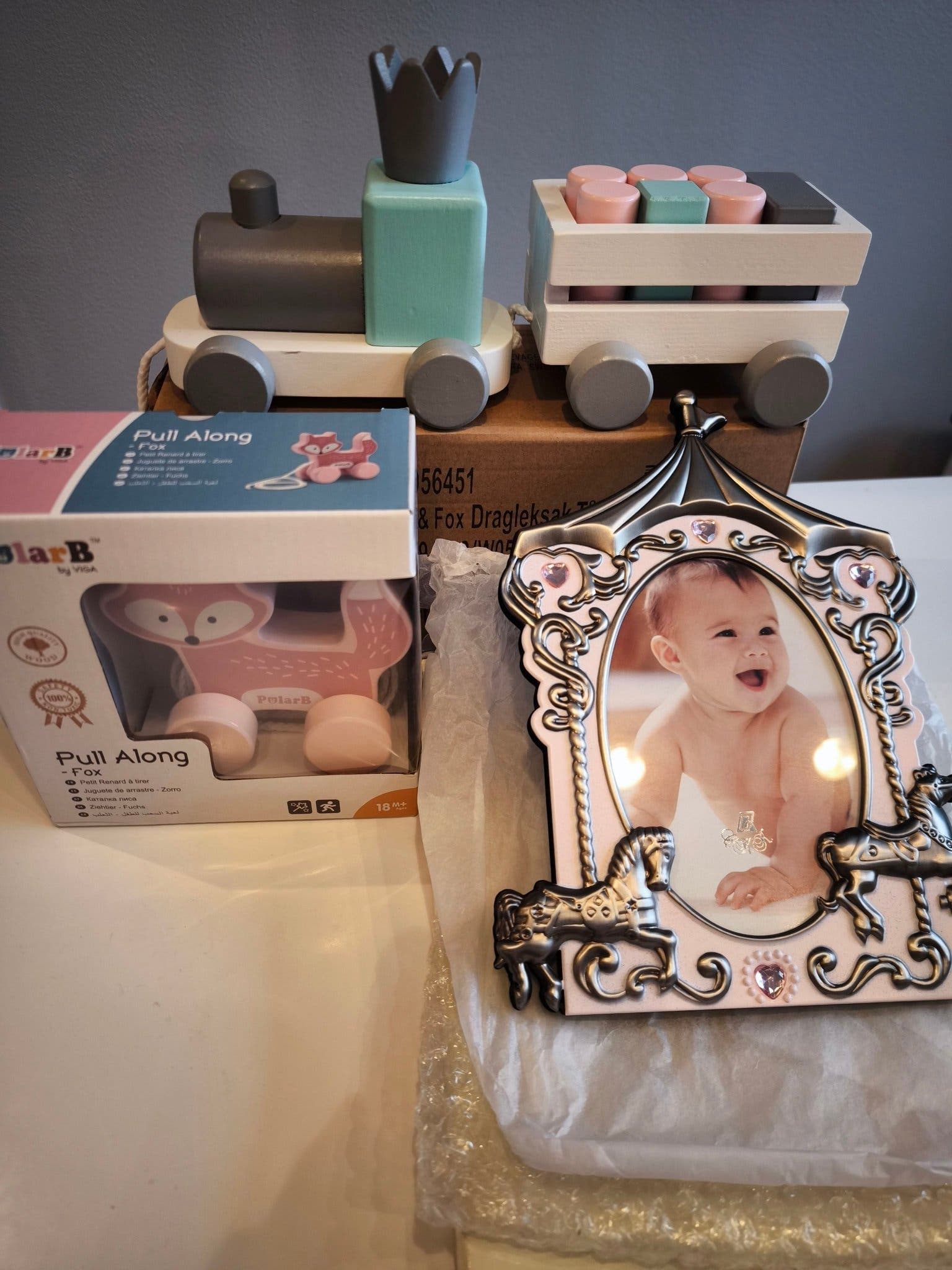 NYTT OÖPPNAT NYPRIS 834kr julklappar Trätåg, Dragdjur, Fotoram