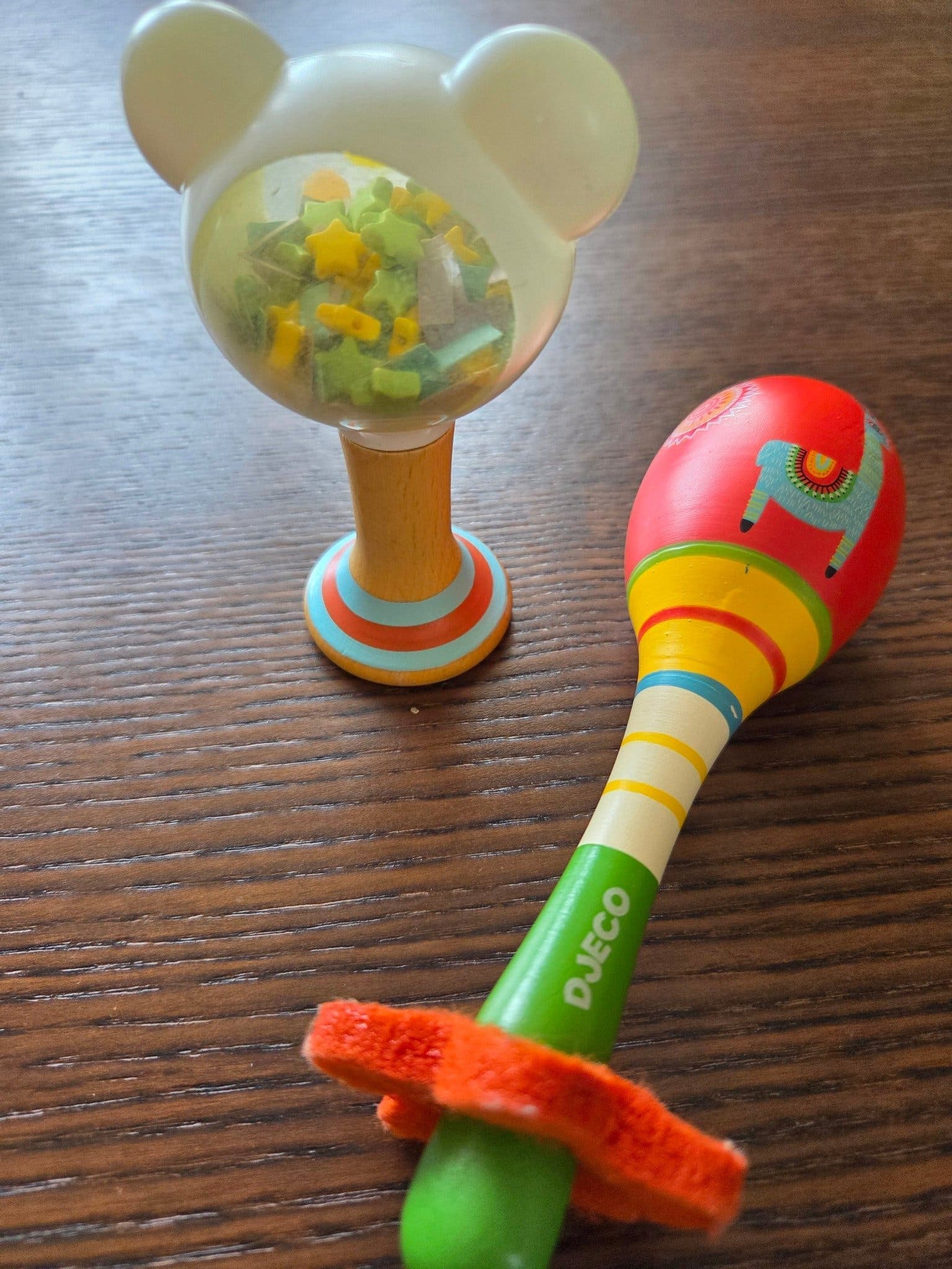 Två Djeco skallror för baby.