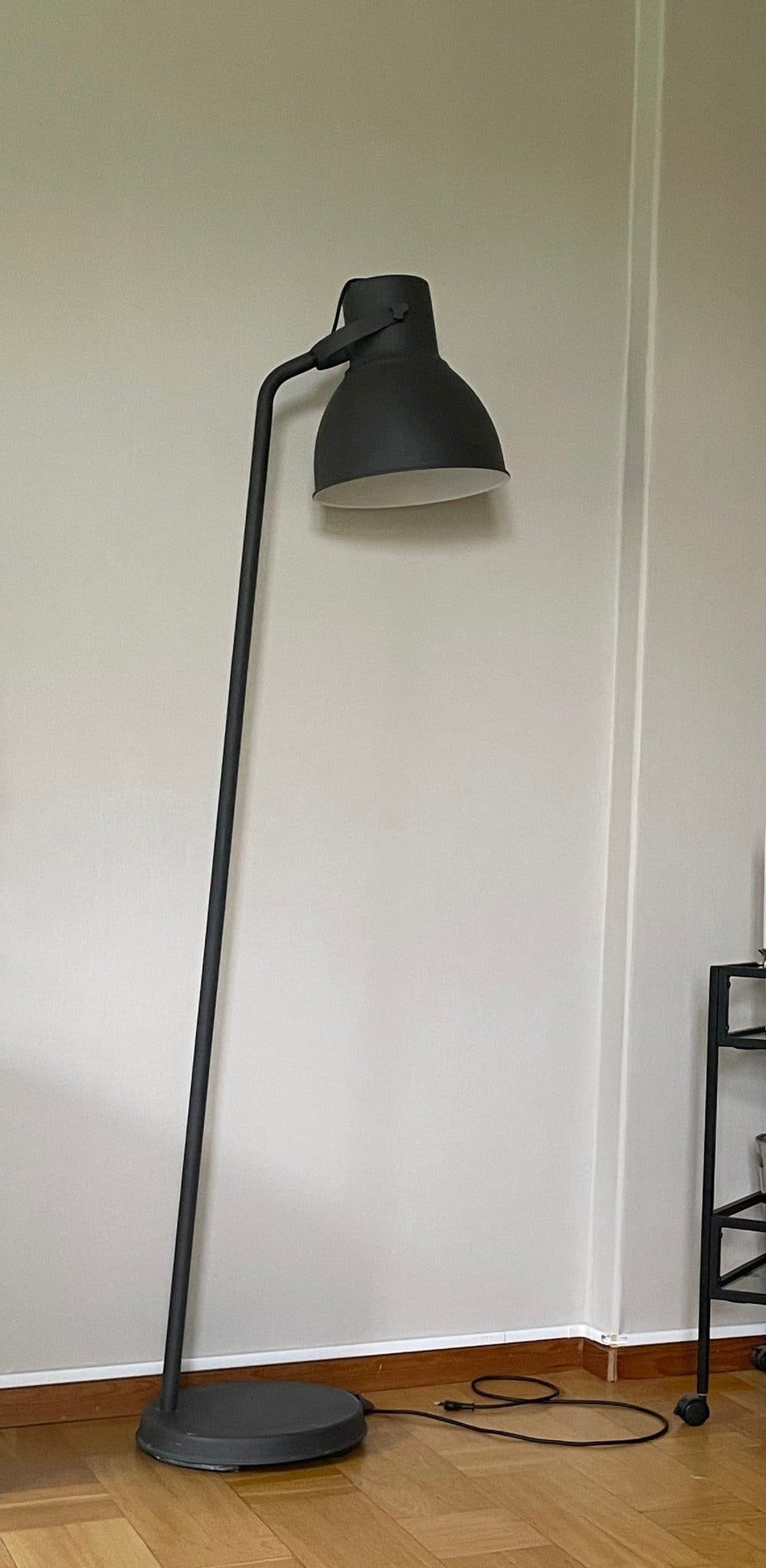 IKEA HEKTAR Golvlampa, mörkgrå