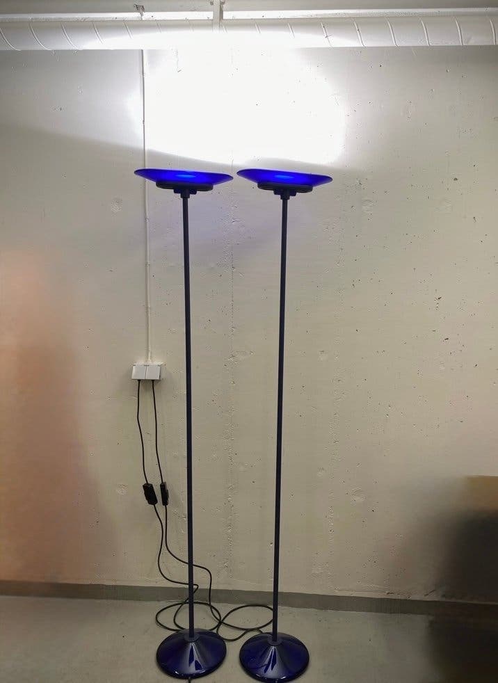 Golvlampa ett par PERRY KING i blått glas och metall