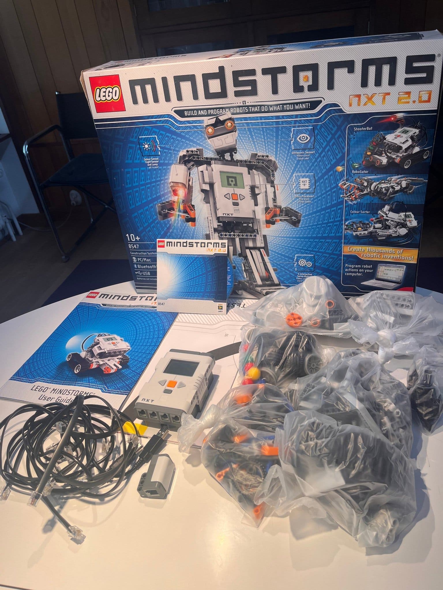 (Öppnad) LEGO Mindstorms NXT 2.0 robotbyggsats