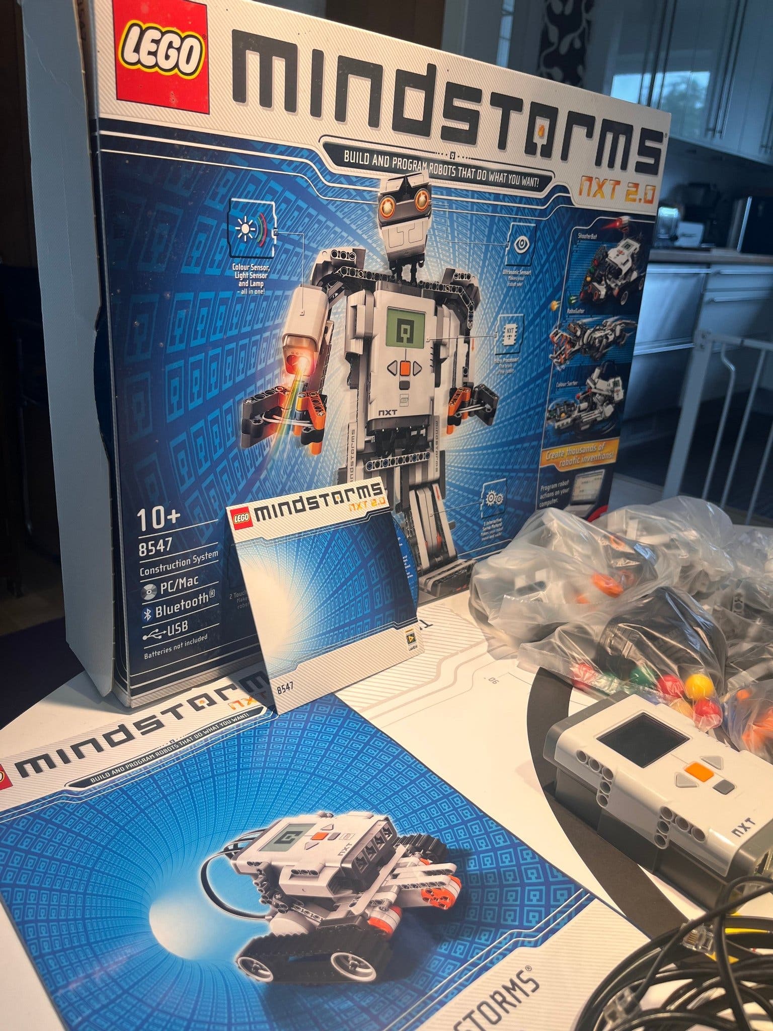 (Öppnad) LEGO Mindstorms NXT 2.0 robotbyggsats