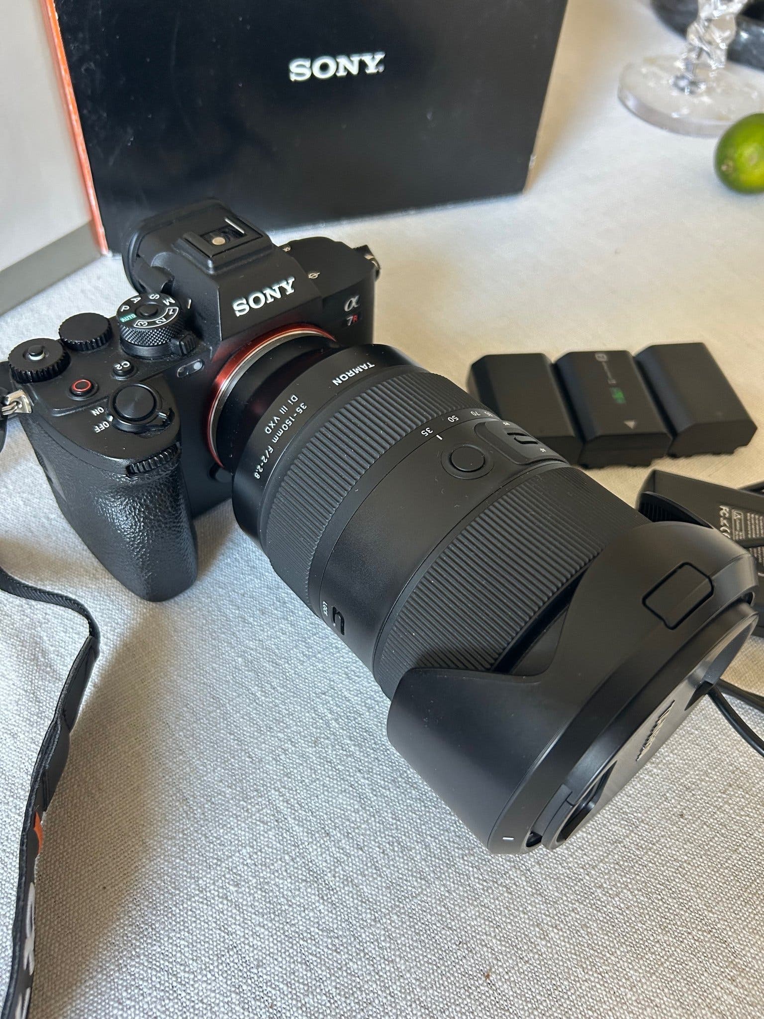 Sony A7RV + Tamron 35-150mm f/2-2.8 + 3 batterier - toppskick!