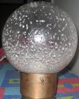 Vägglampa / ytterbelysning i koppar med glaskupa