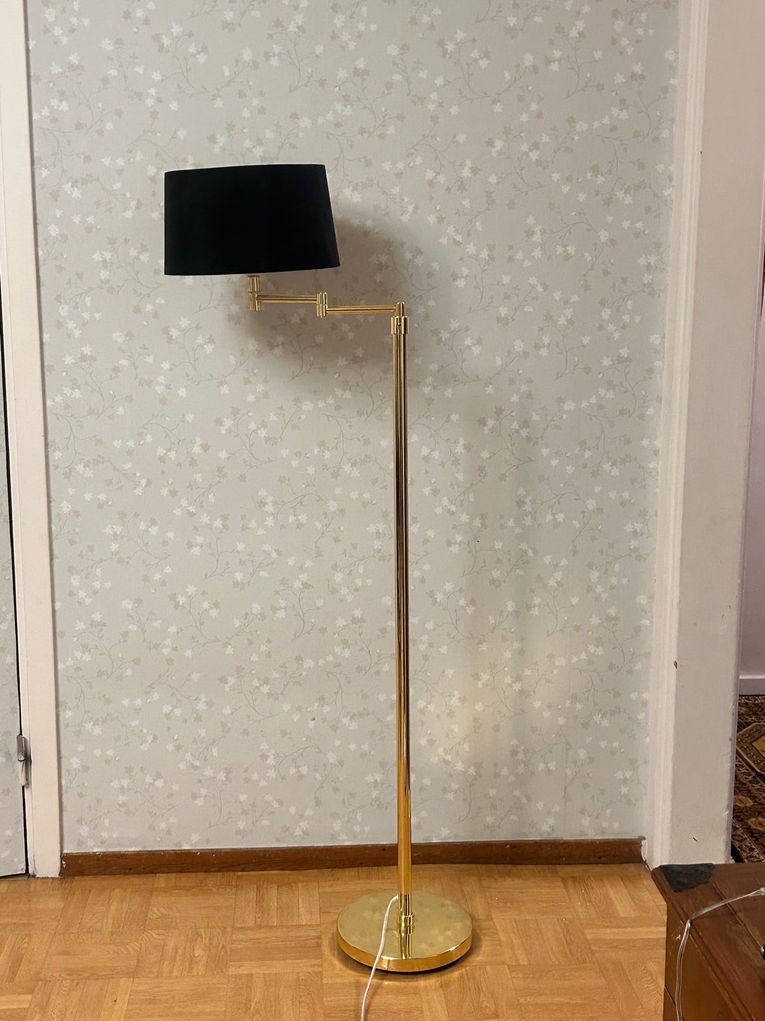 GOLVLAMPA, mässing, IKEA. Golvlampa i gul metall