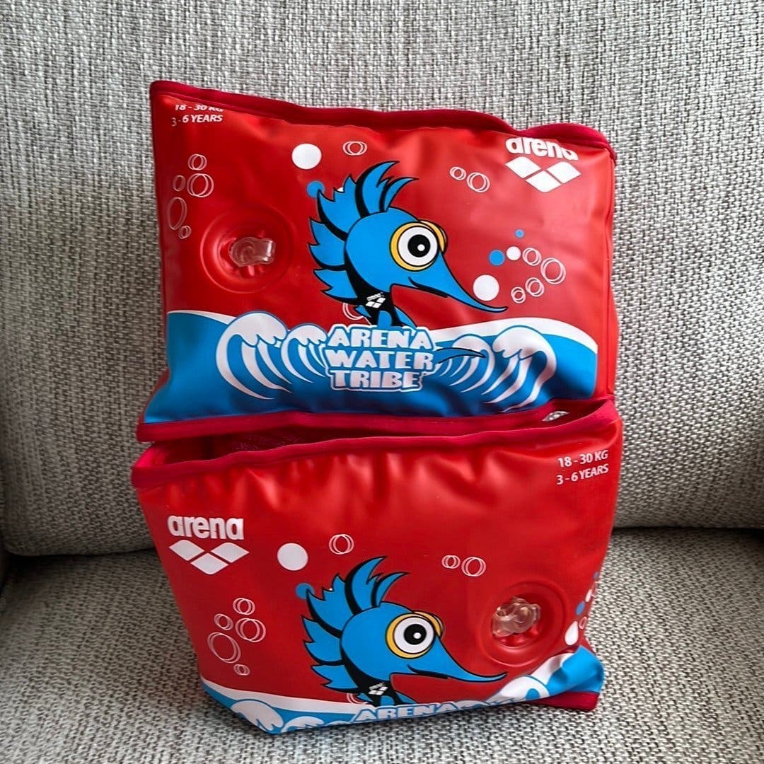Arena Water Tribe simarmpuffar för barn