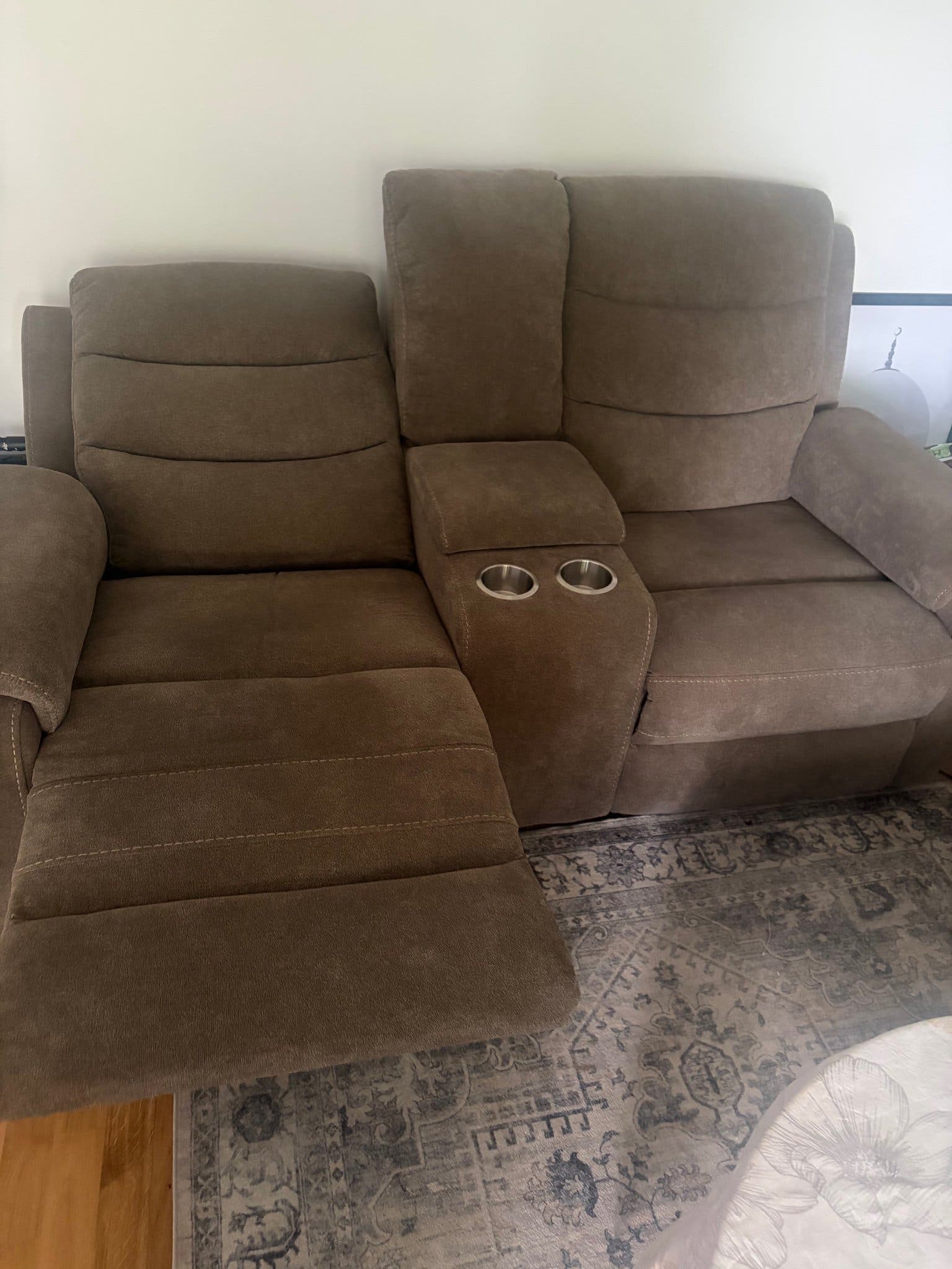 Recliner soffa och fåtölj med mugghållare