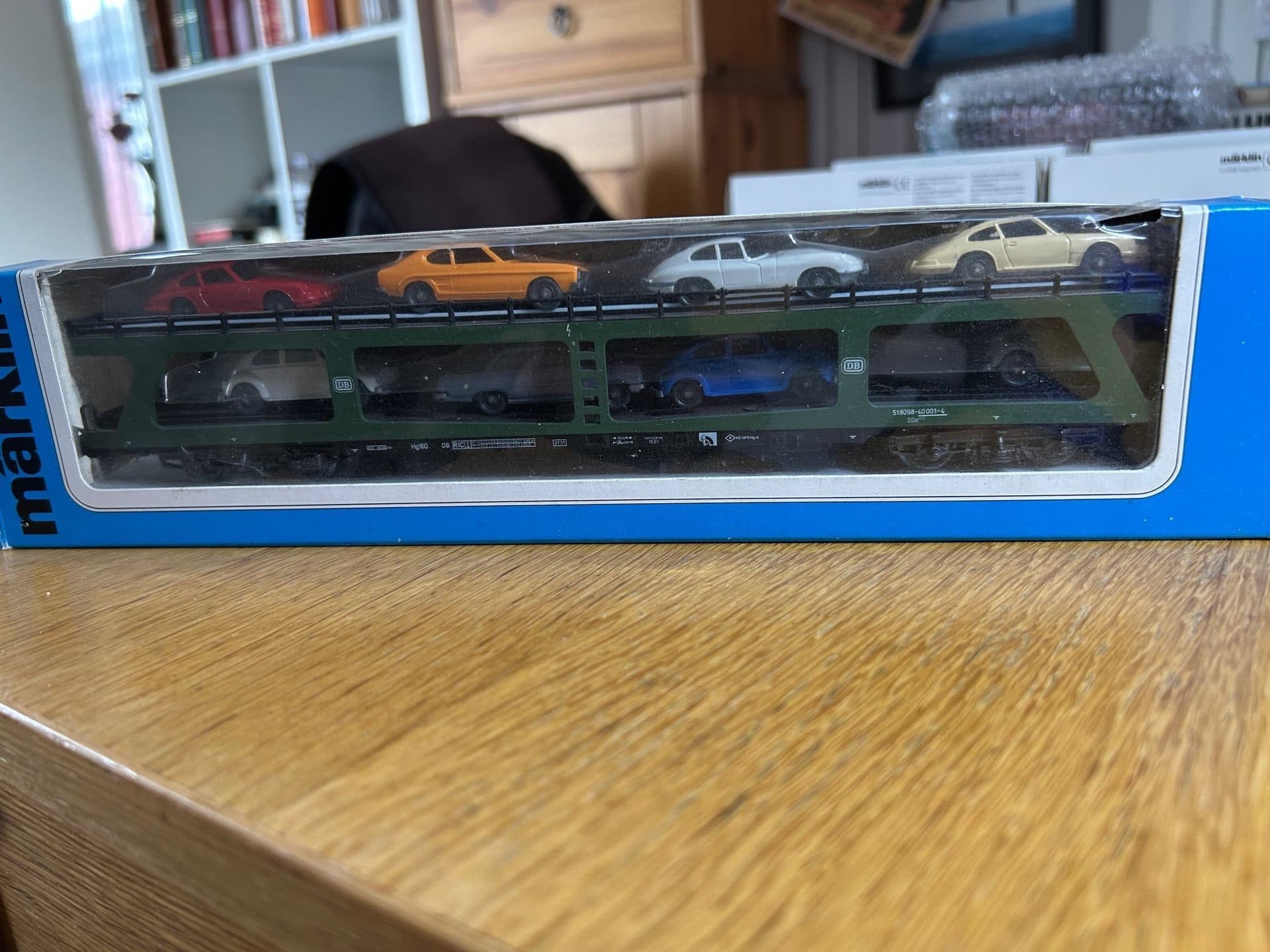 Märklin HO 4074 biltransportvagn med bilar