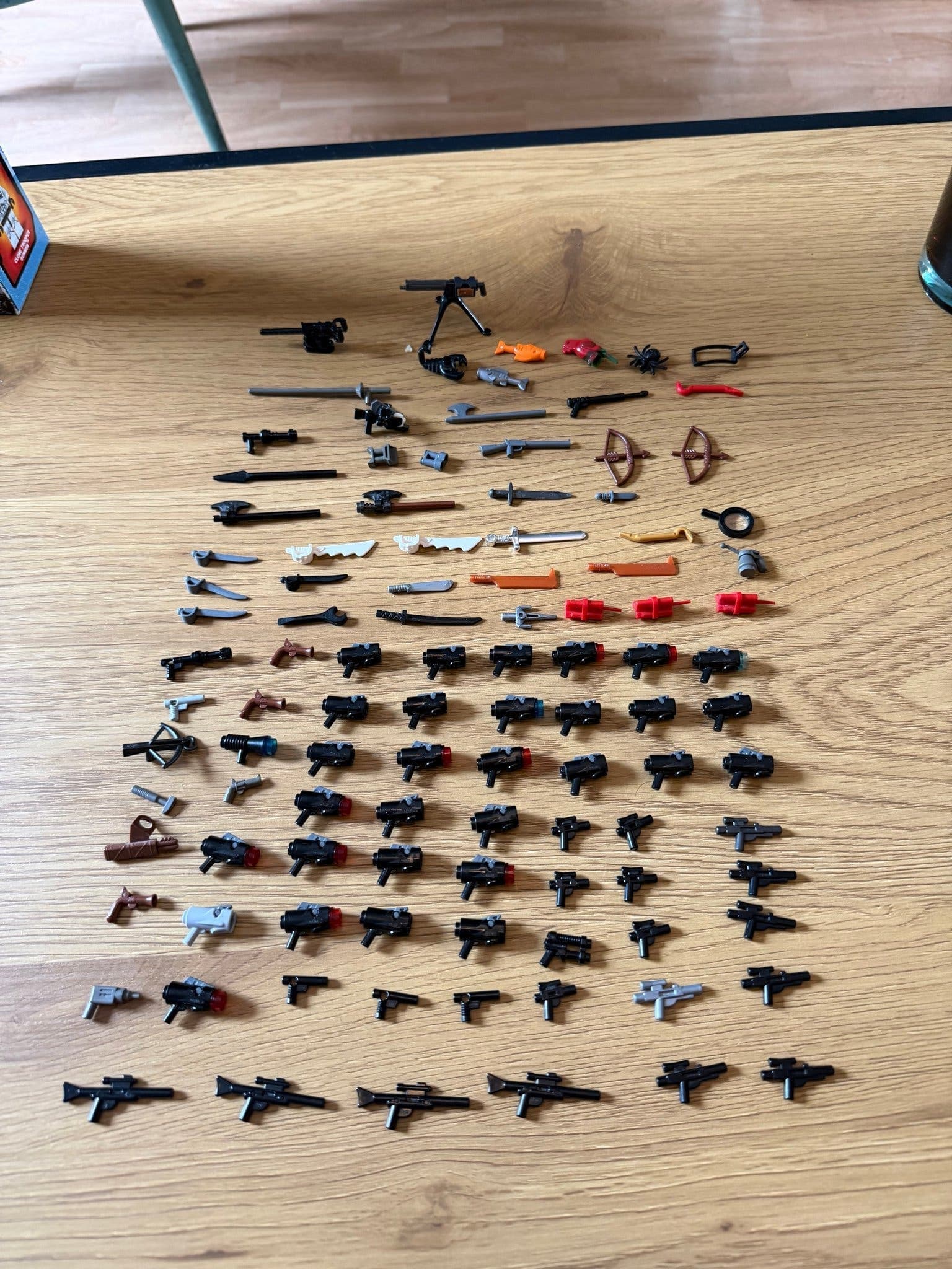 Lego vapen och tillbehör, 90+ delar