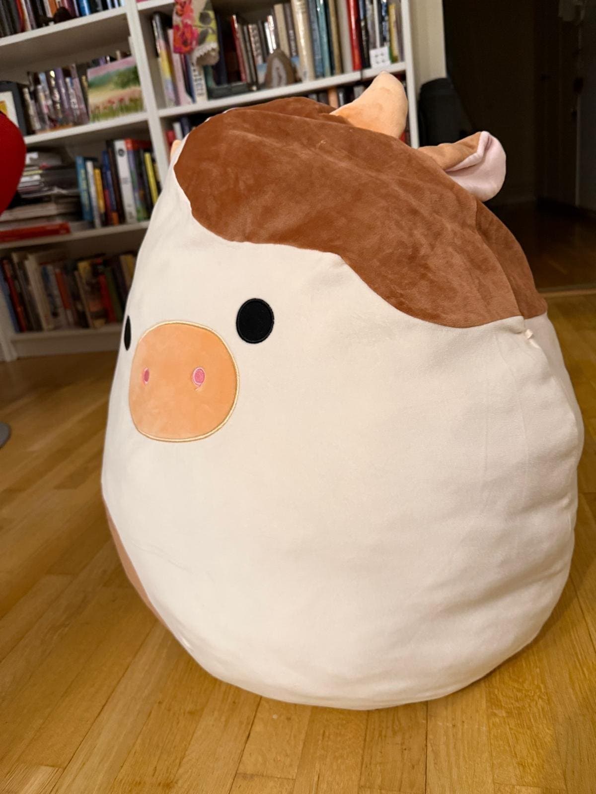 Squishmallows Ko Brun och Vit, Mjukdjur
