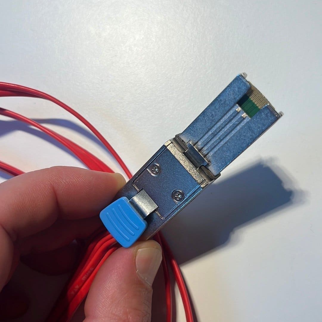External MiniSAS cable SFF-8088 to 4 SATA - for HP P222 - like new