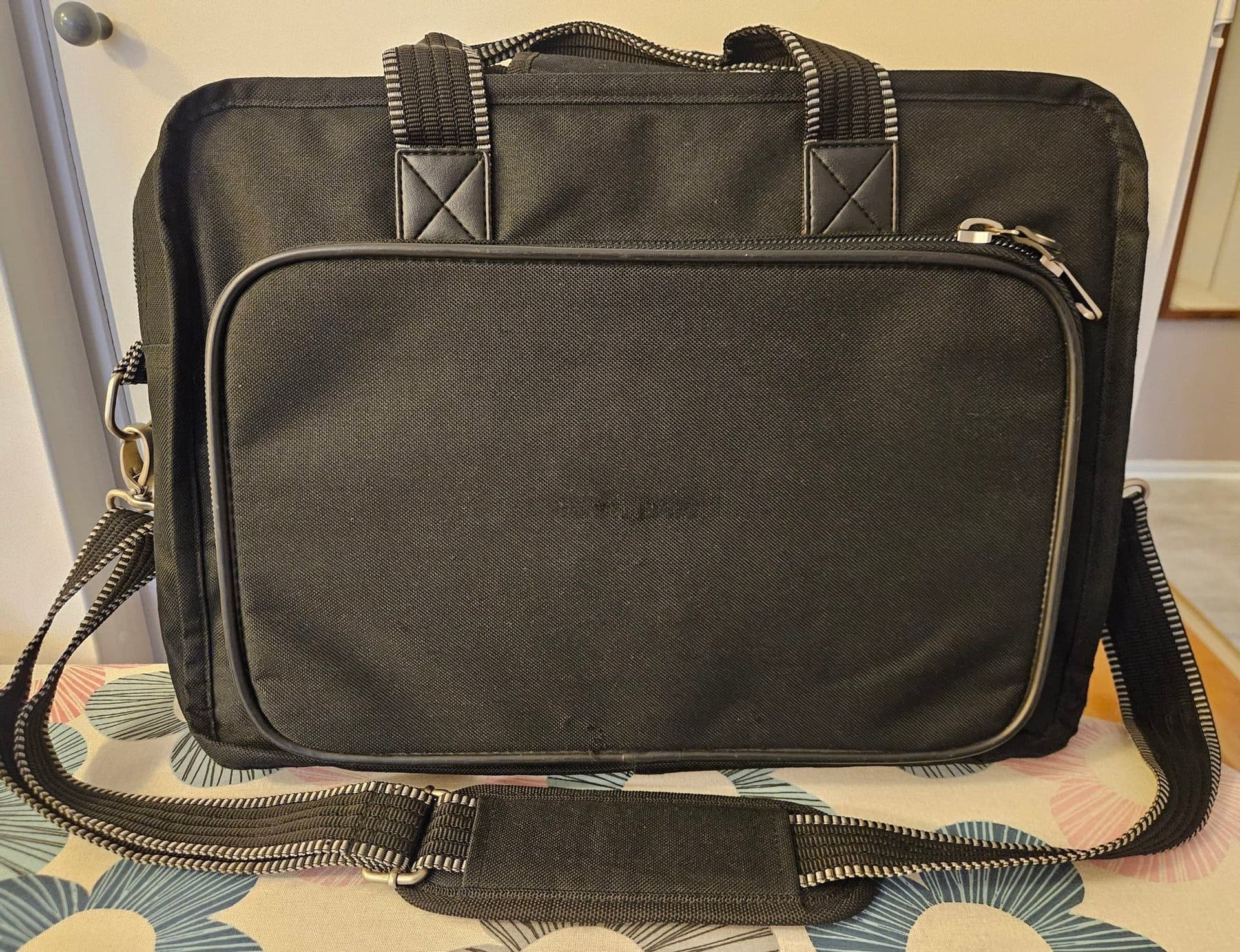 Datorväska, laptop bag/väska, portfölj, svart från Clique