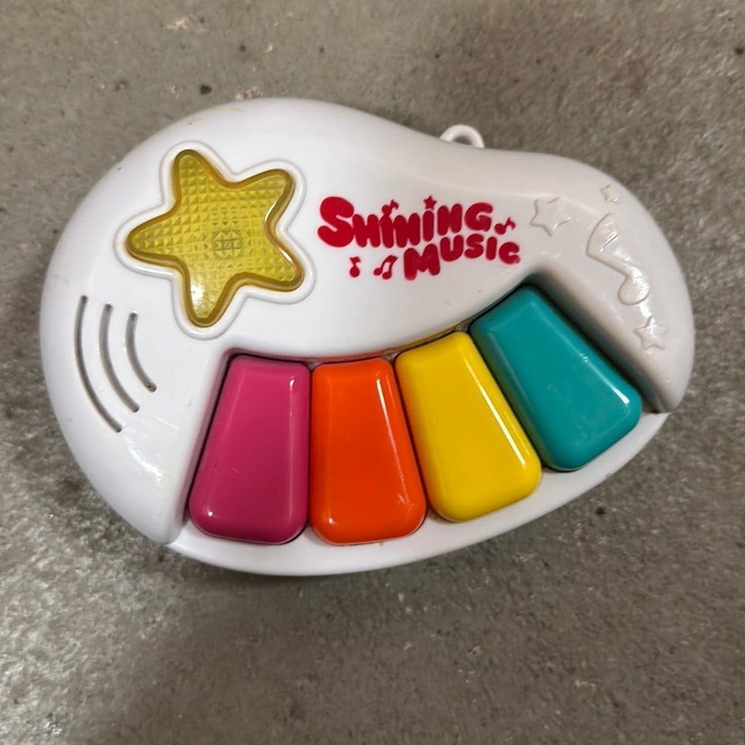 Leksakspaket med musikalisk hammare, sköldpaddor och "Shining Music"-piano