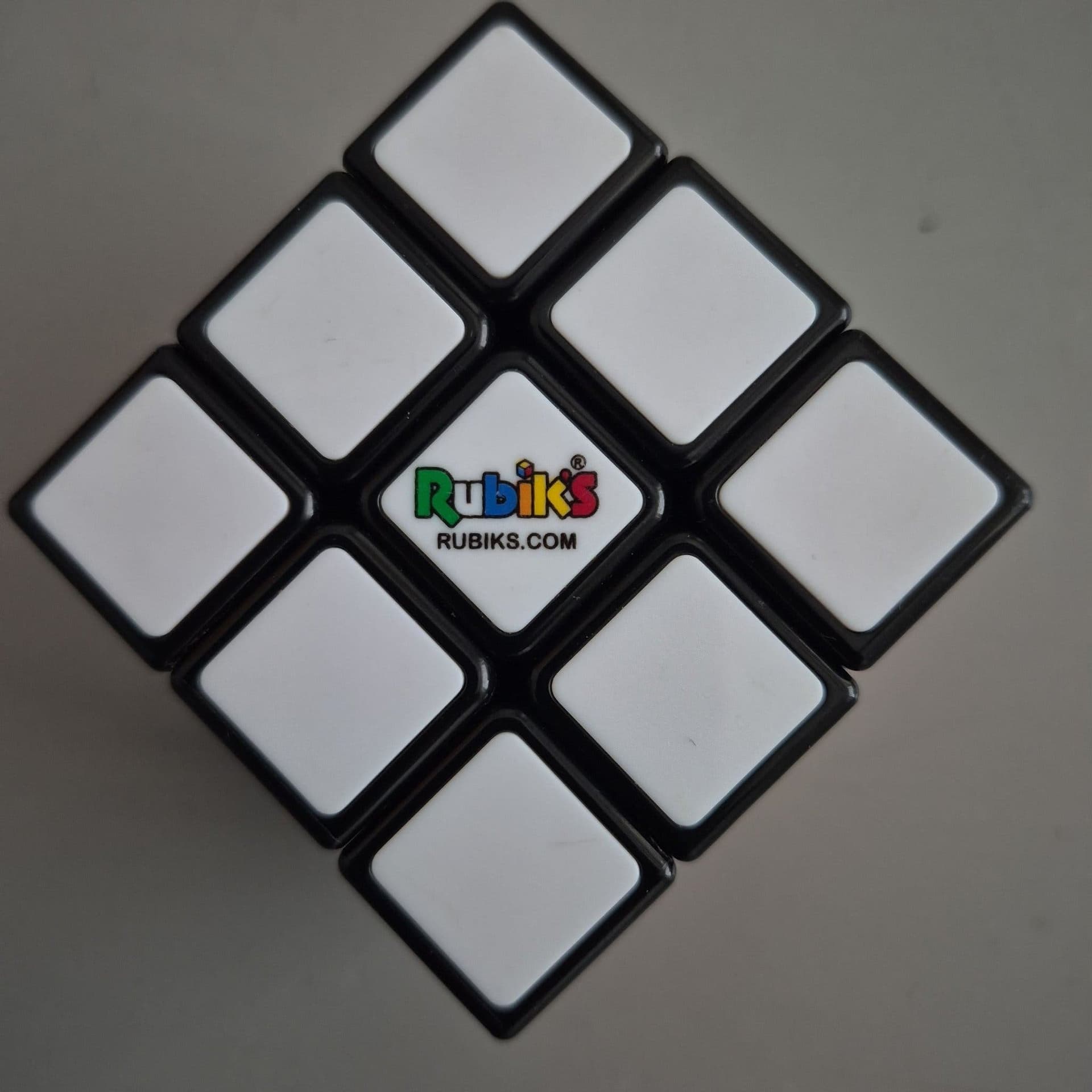 Rubiks kub från rubiks.com skick enligt bilder Kan levereras olöst med