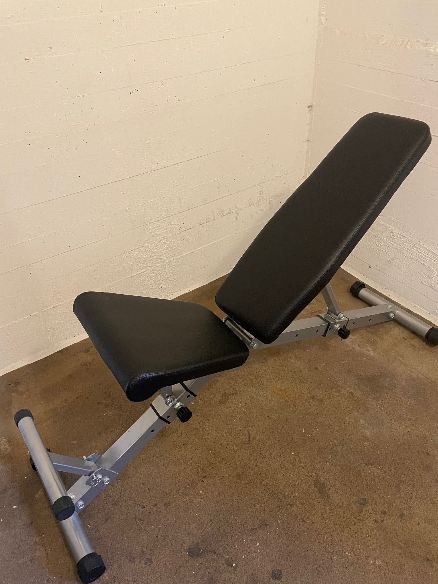 Träningsbänk ihopfälld täningsbänk