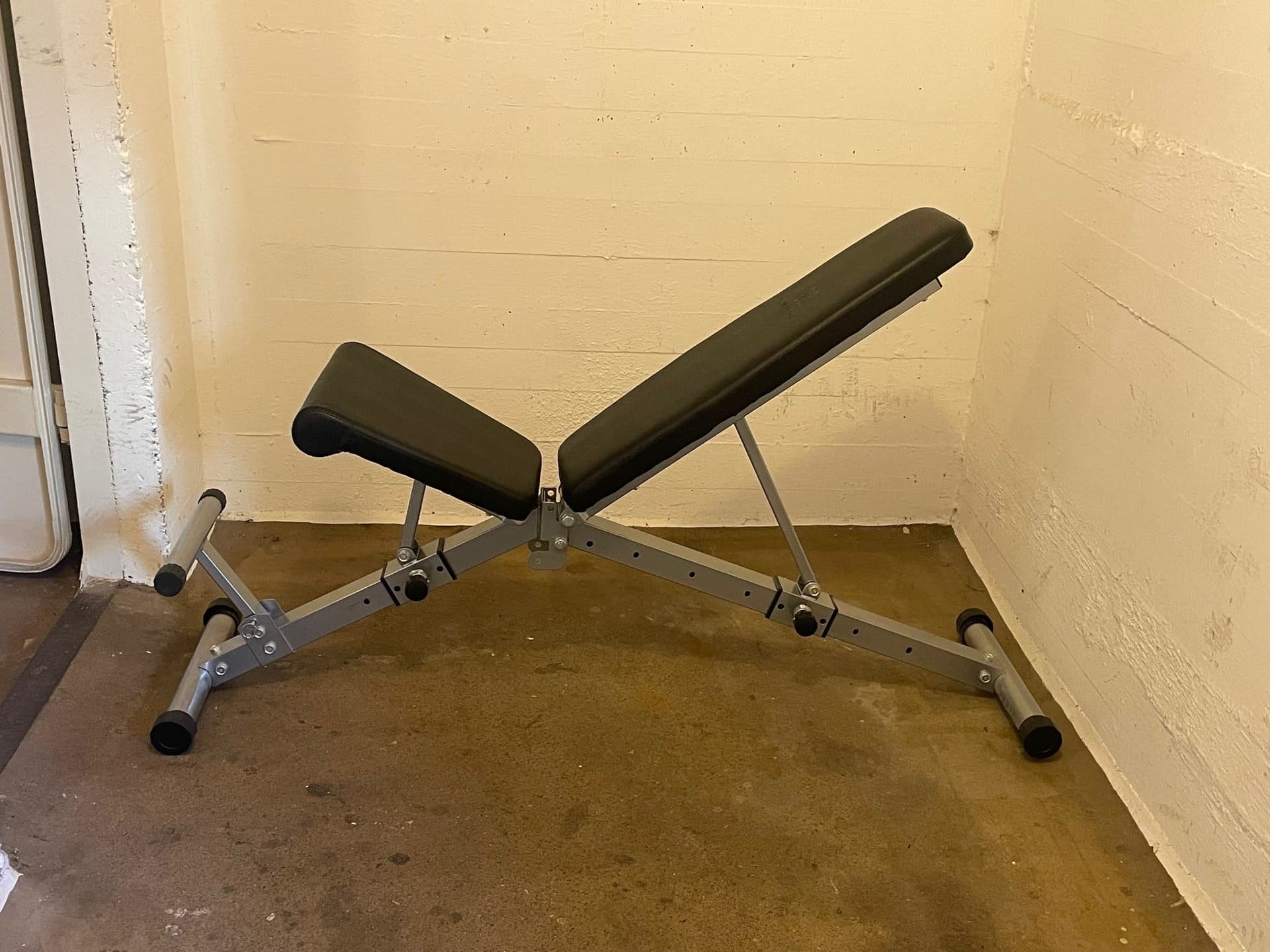 Träningsbänk ihopfälld täningsbänk