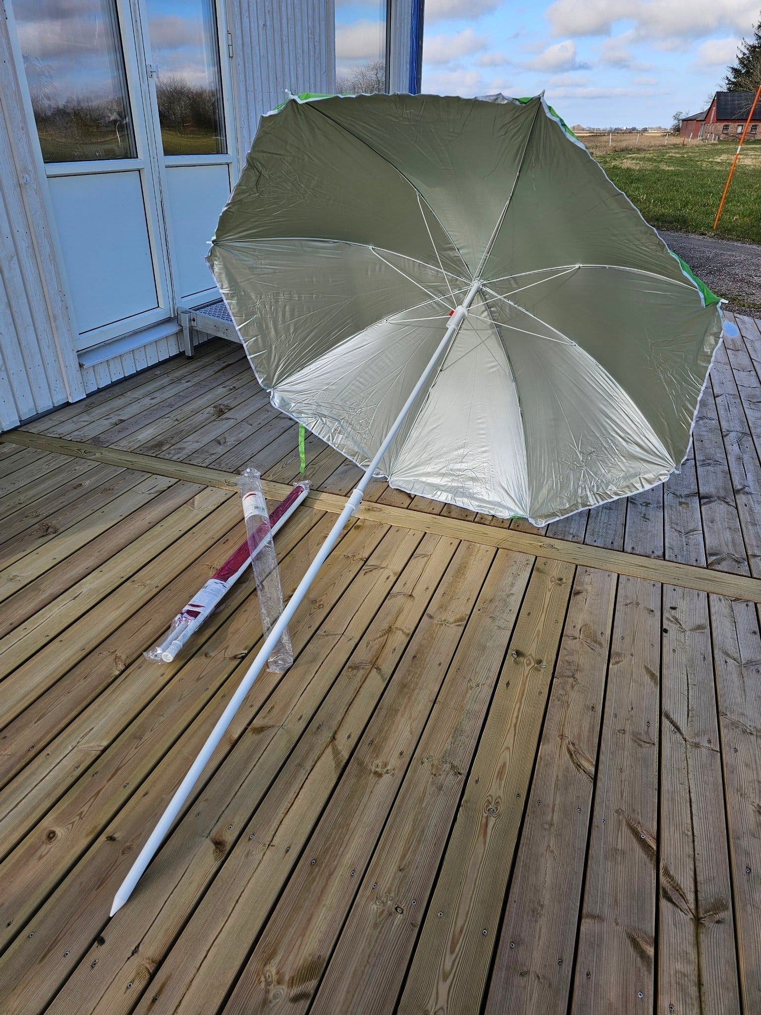 Helt nytt Strandparasoll, solskydd, rött och silver uv reflekterande 180cm