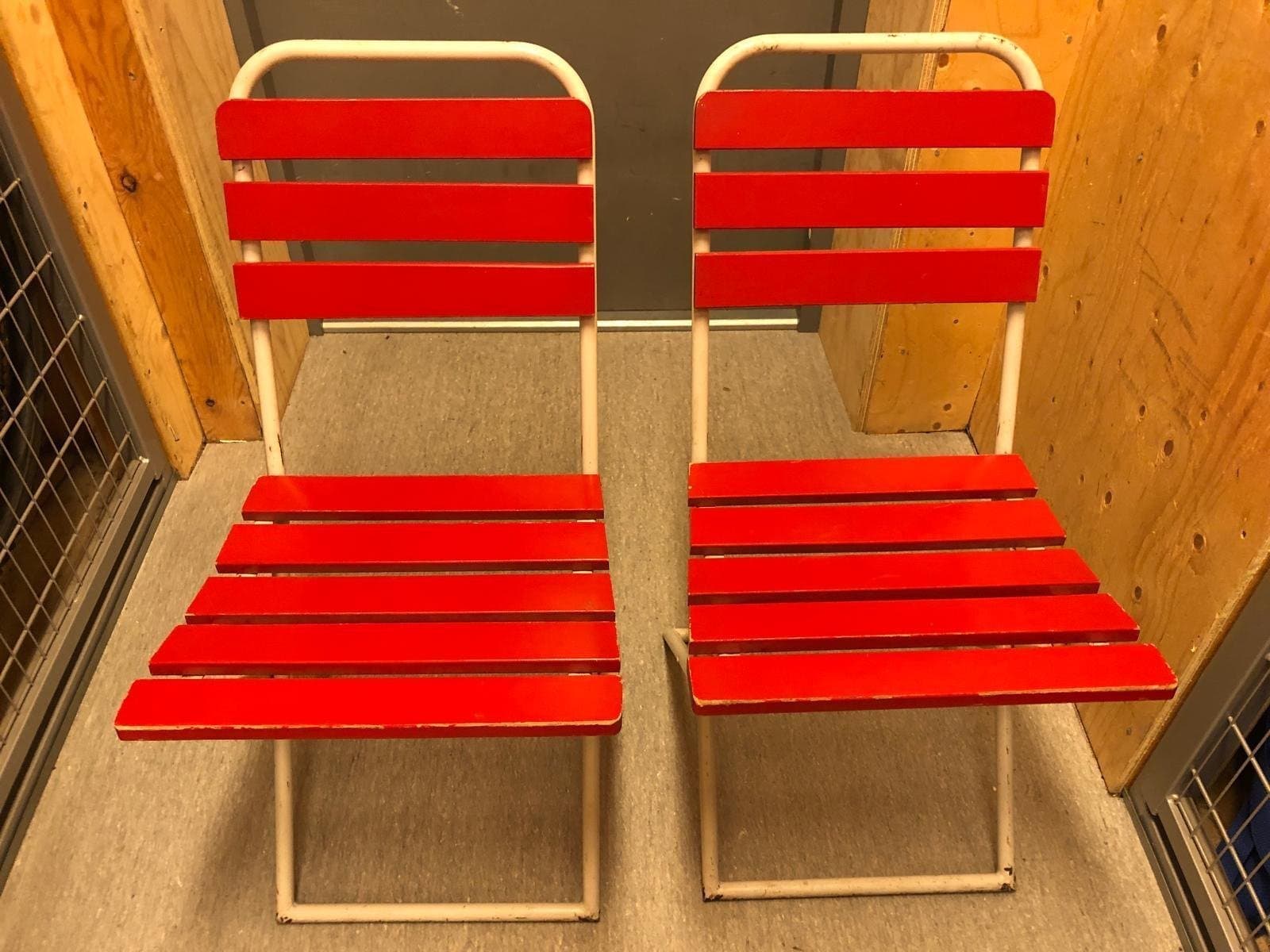 Två trädgårdsstolar i gott skick! Eventuellt Grythyttan.