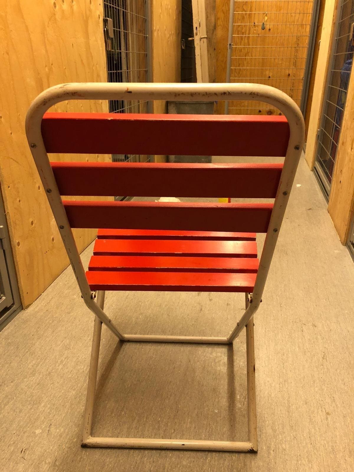 Två trädgårdsstolar i gott skick! Eventuellt Grythyttan.