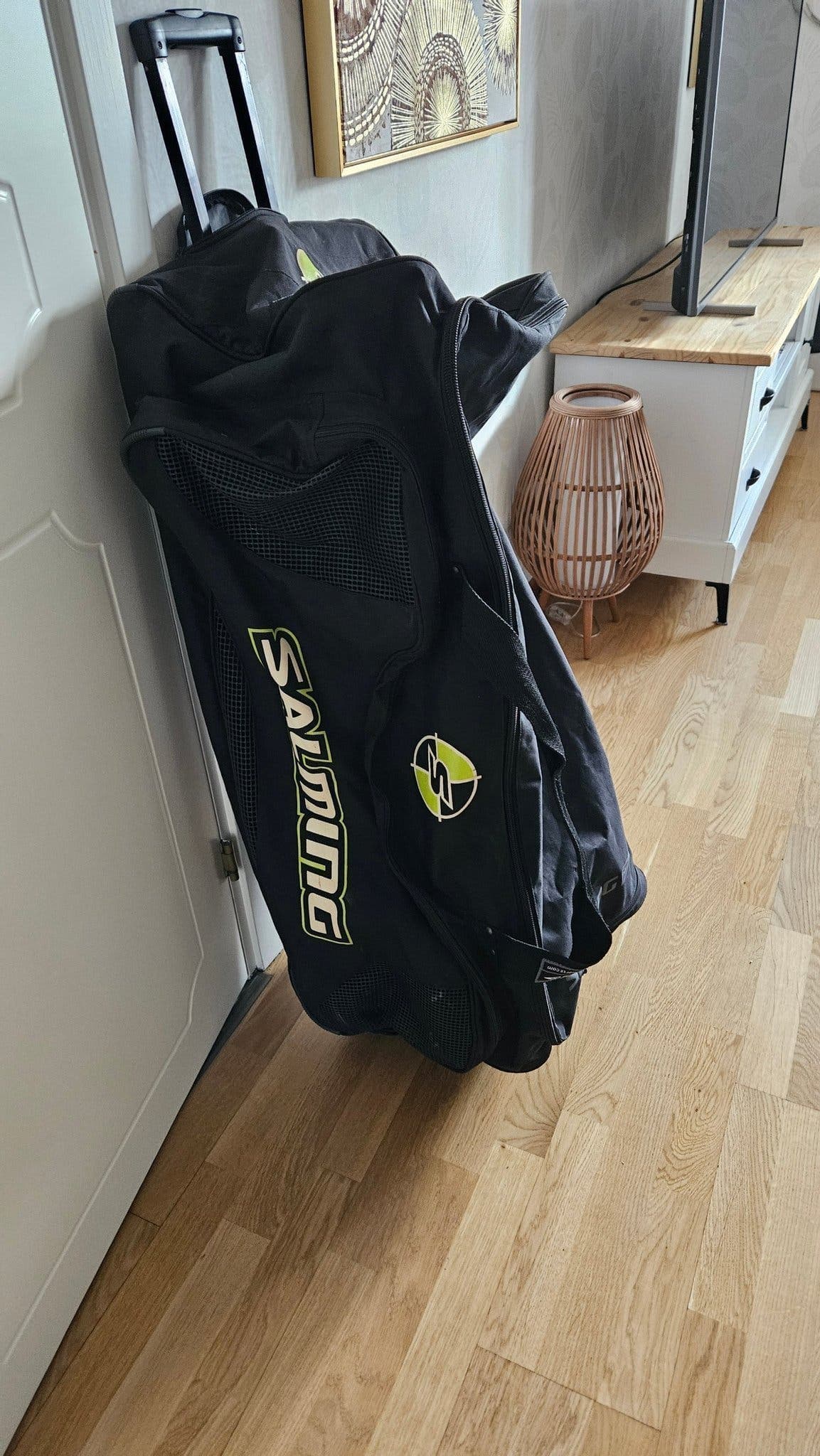 Salming Svart stor hockeyrunk 180 liter