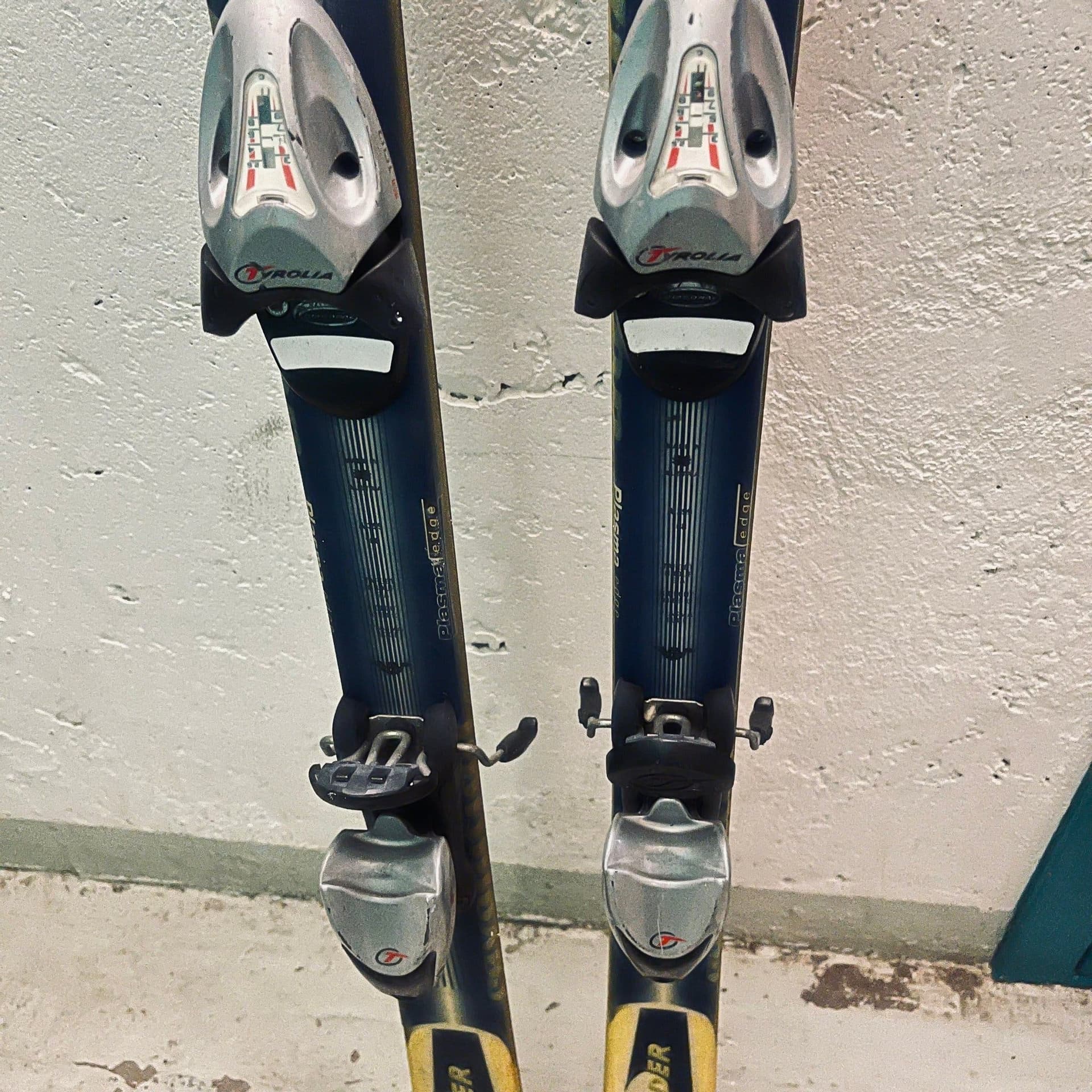 Fischer Revolution Thunder Carving Skidor med Tyrolia Bindningar