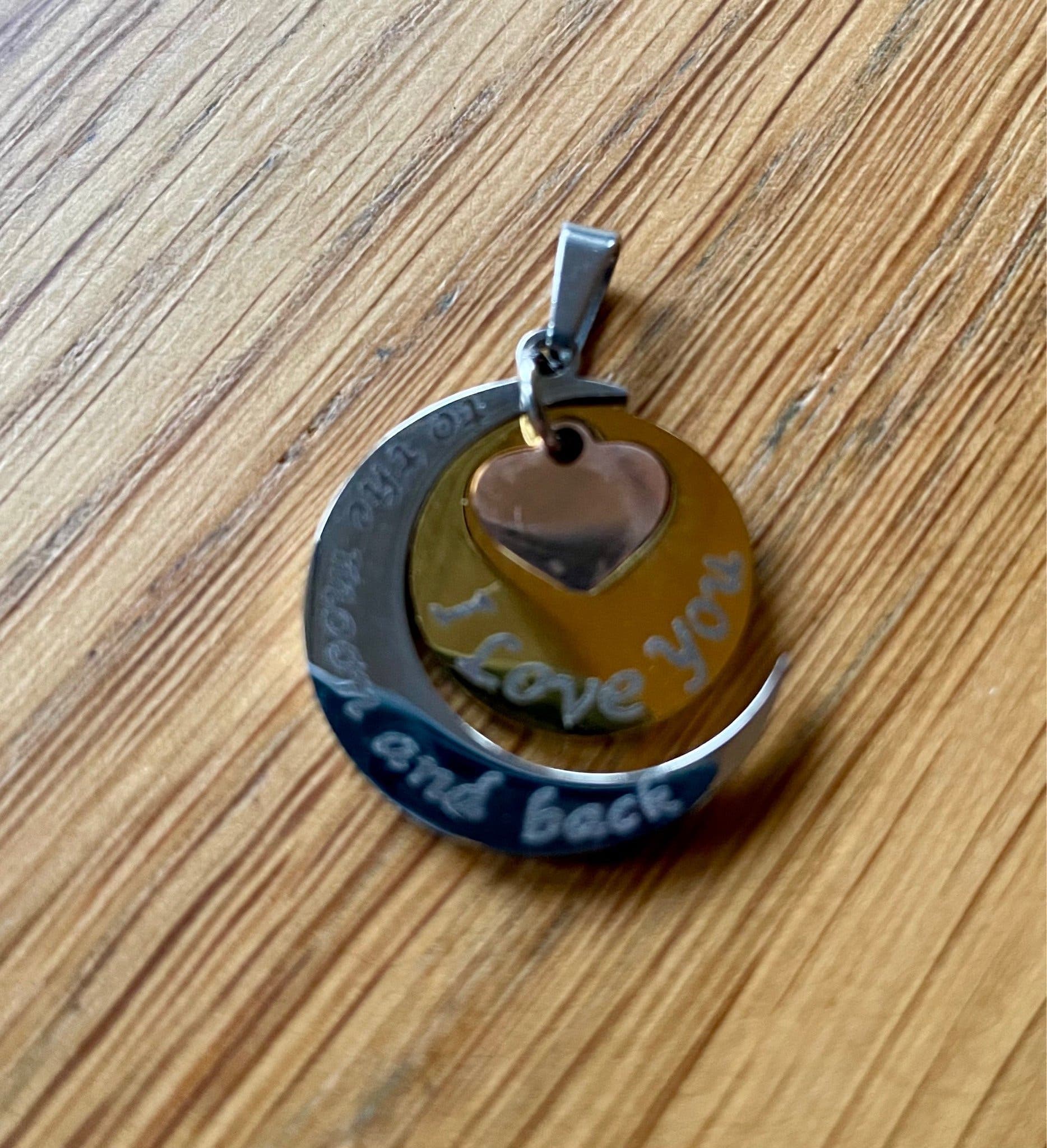 Berlock, med text i rostfritt stål ca 22 mm