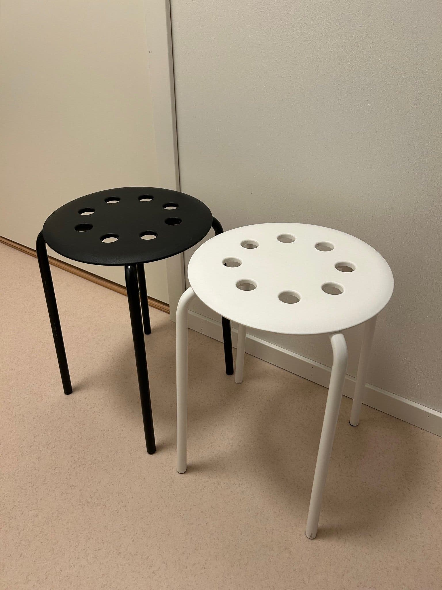 IKEA Marius pall, svart och vit