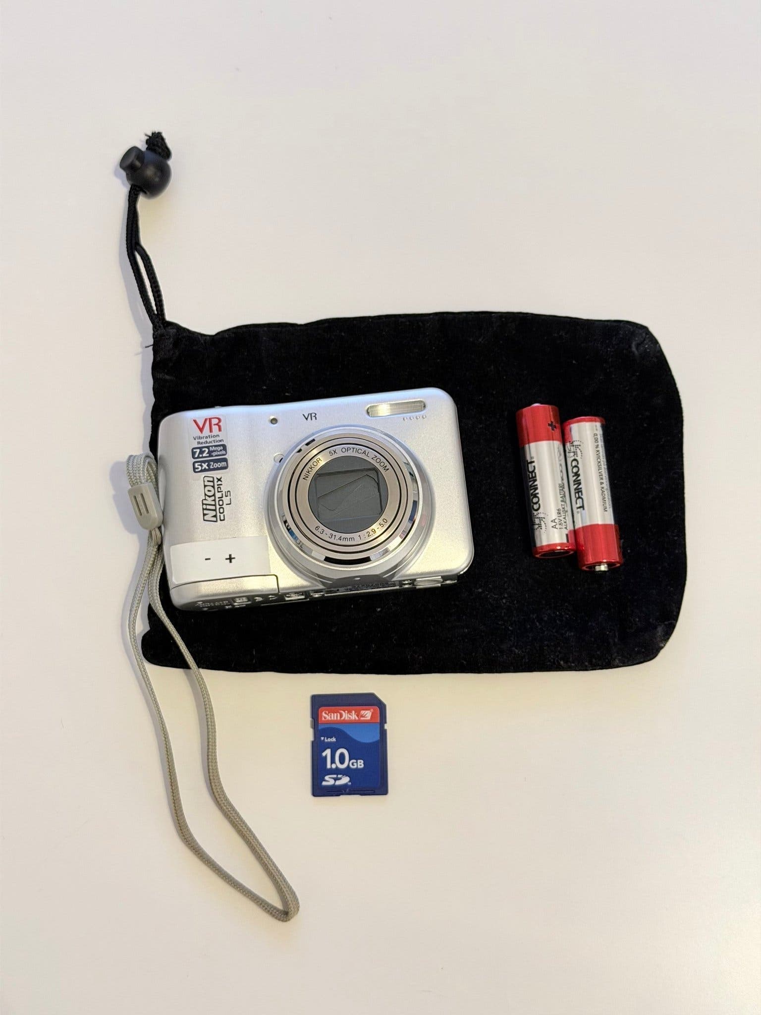 Vintage Nikon Coolpix L5 7,2 MP kamera 5x zoom / Fullt Fungerande