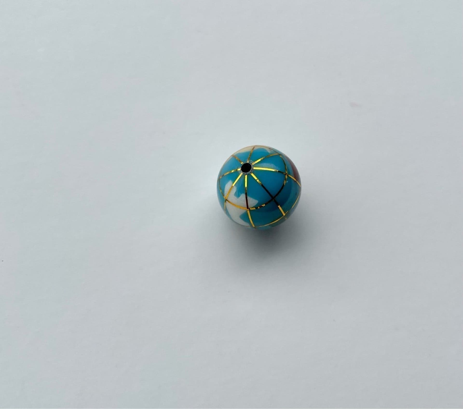 Glaspärla, jordglob med varje kontinent med ädelsten15 mm