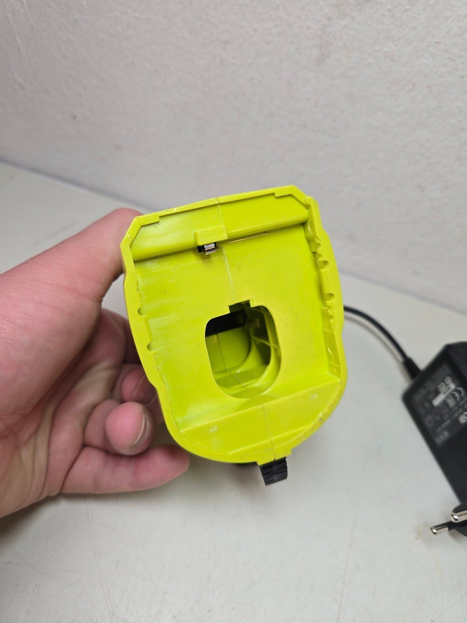 Ryobi 18V IntelliPort Batteriladdare RC18115