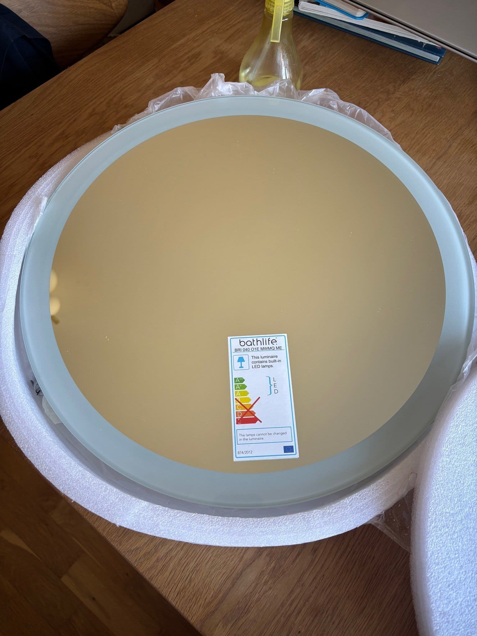 Bathlife Briljera LED-badrumsspegel 40×40 – Ny i kartong