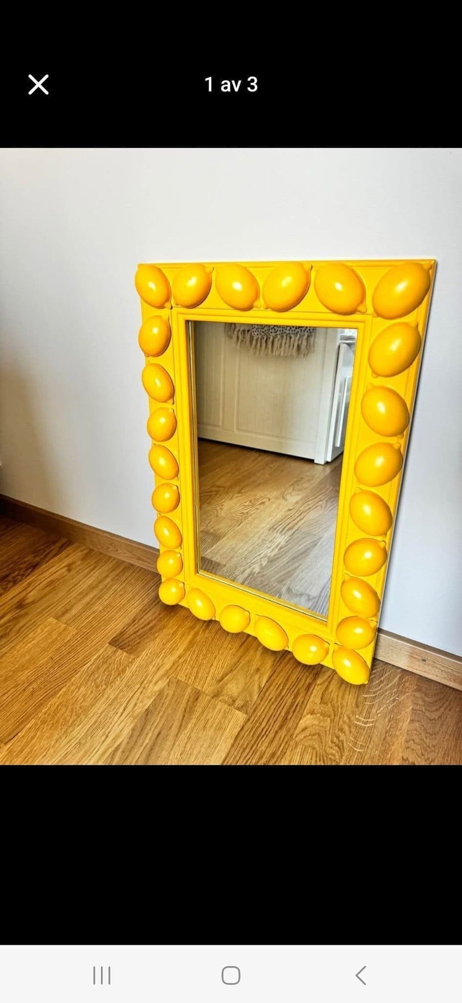 Gul spegel med citronmönster