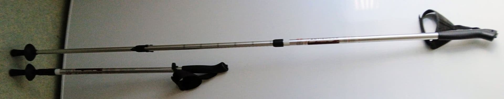 Gångstavar. Teleskopmodell= justerbar längd. Antishock. Som nya!