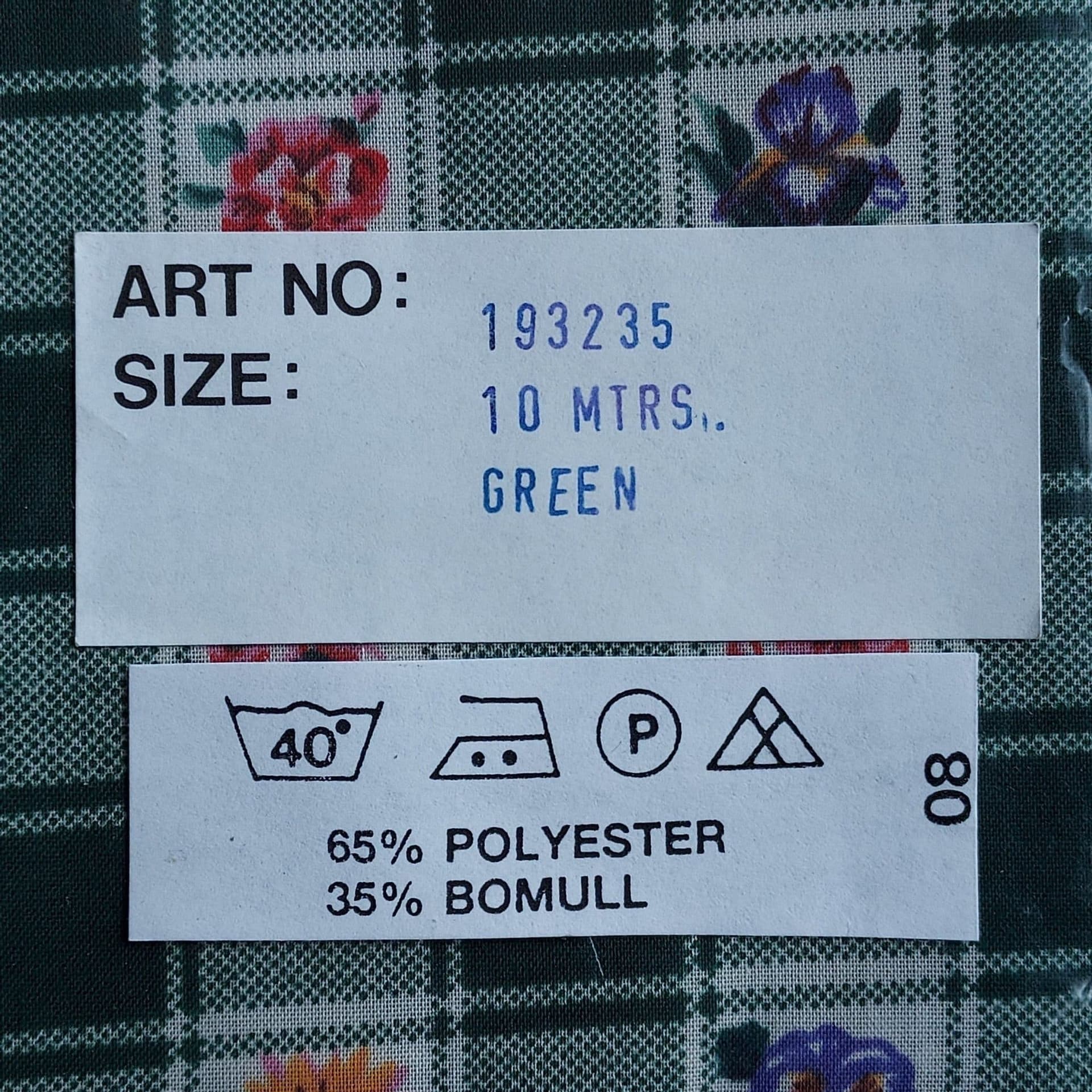 Rutigt tyg+blommor, 10×1,96 m, 65% polyester/35% bomull, OANVÄNT