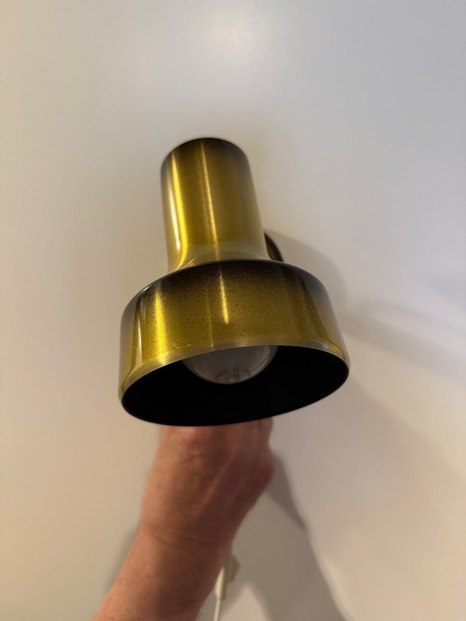 Vägglampa i mässing från Belid, modell Typ V 129