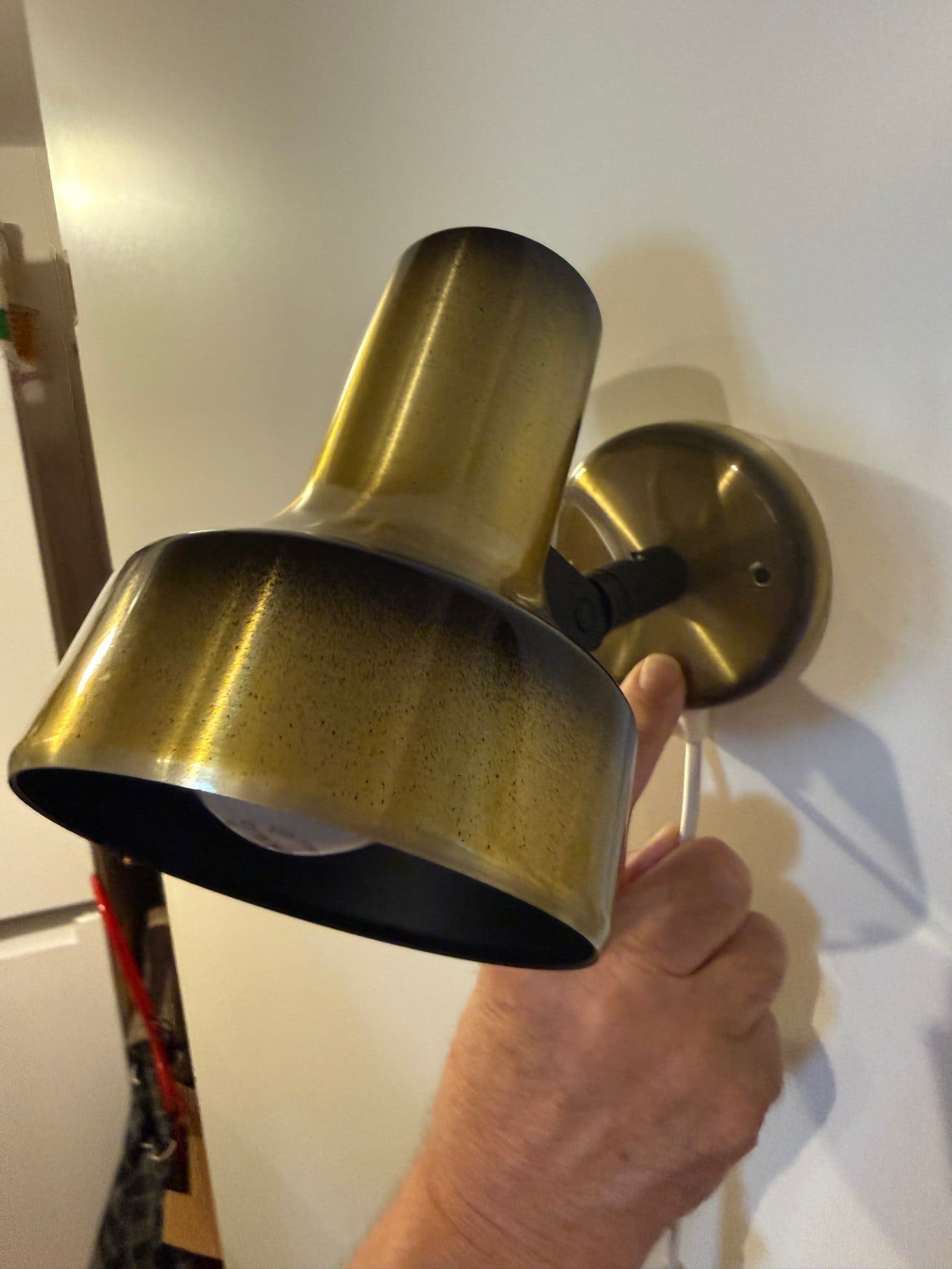 Vägglampa i mässing från Belid, modell Typ V 129