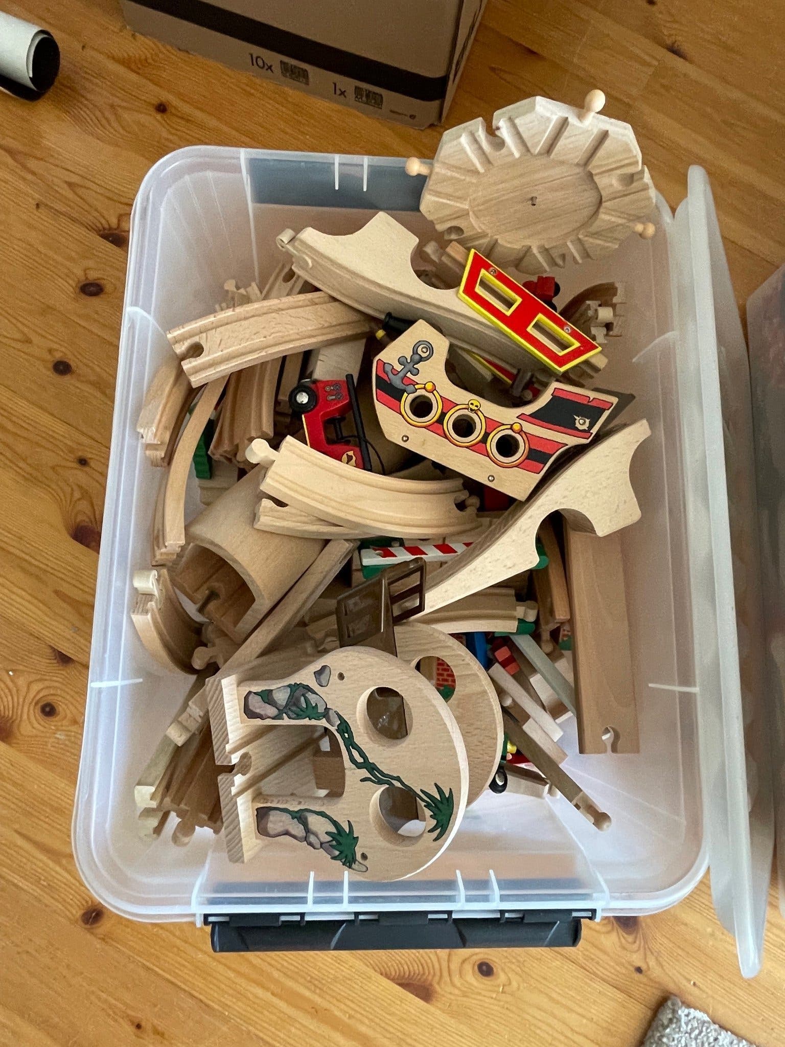 Stor samling Brio trätågbanor och tillbehör