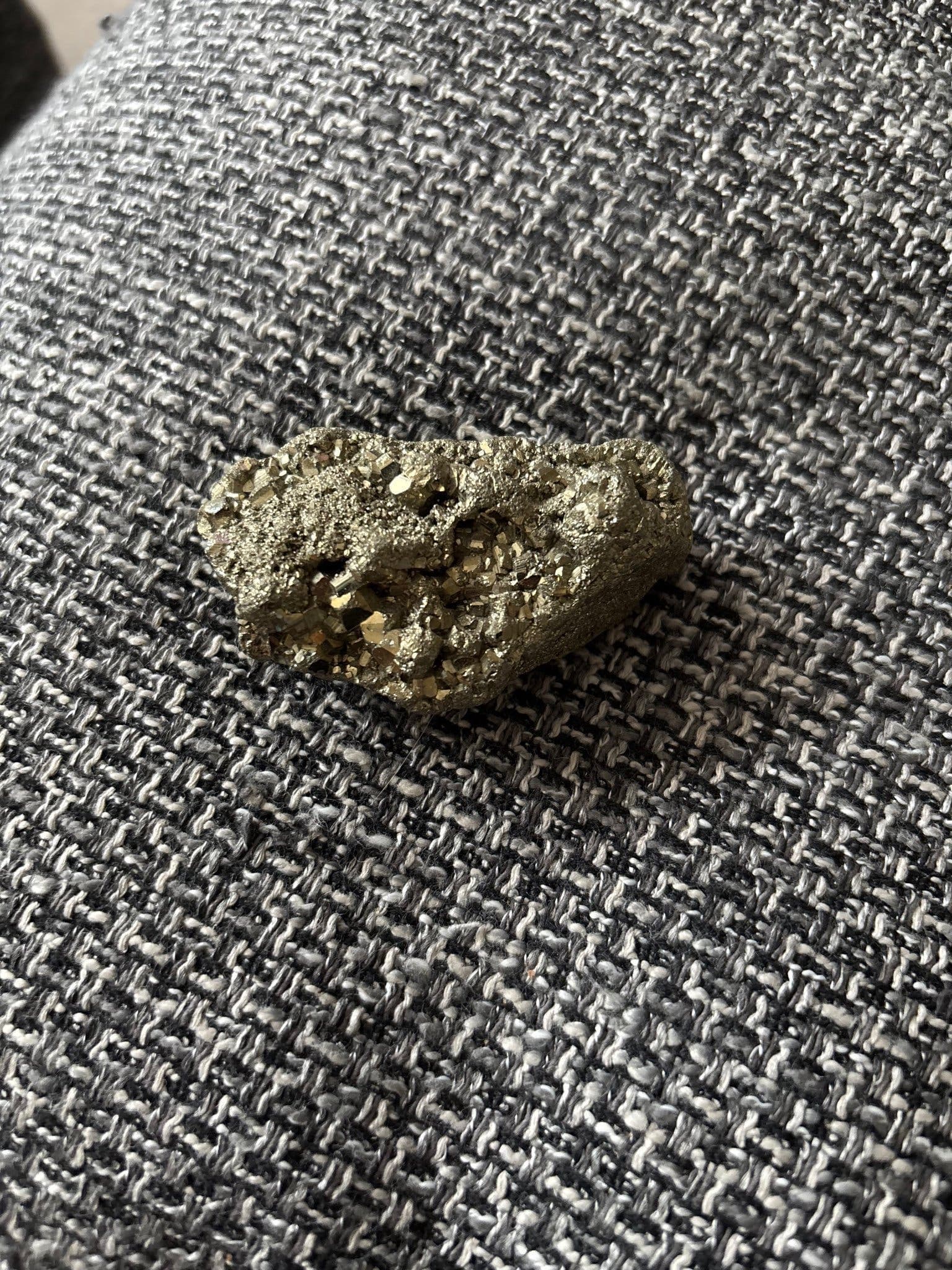 Naturlig PYRIT Kristall (Kattguld) – Kluster | Natural Pyrite Cluster Crystal Sp