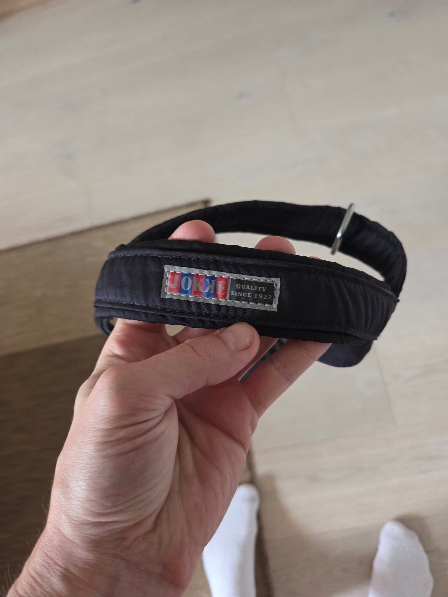 Hundsele Jokke svart stl L-XL fint skick