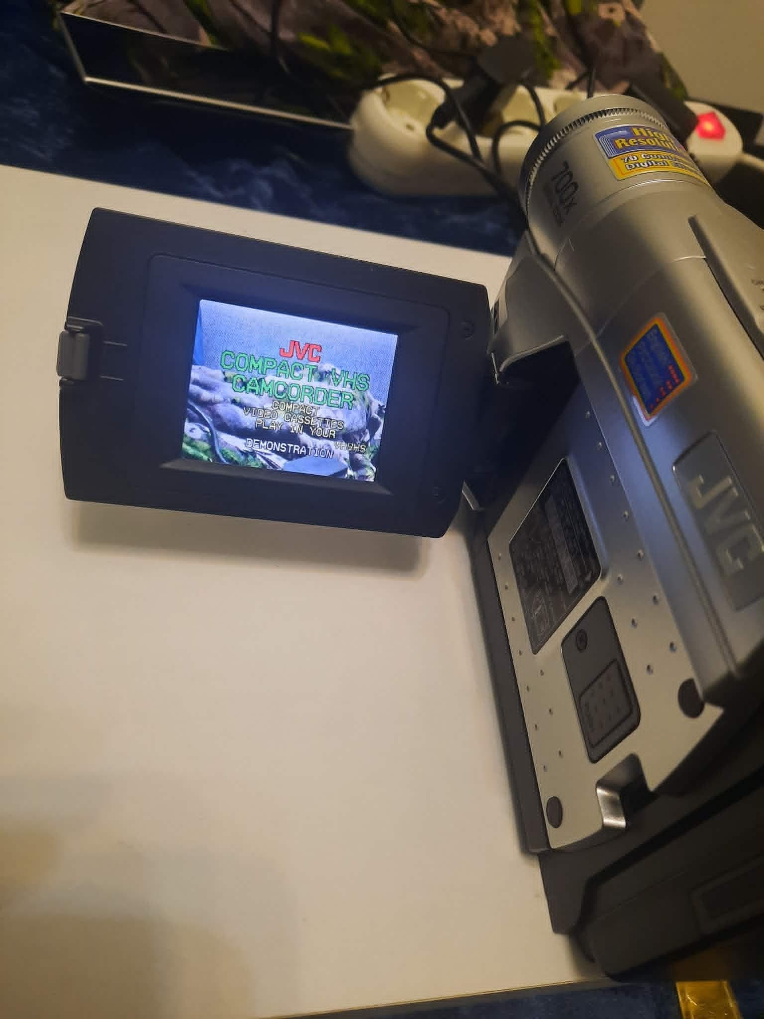 JVC Compact VHS Videokamera GR-FXM39E Laddaren saknas