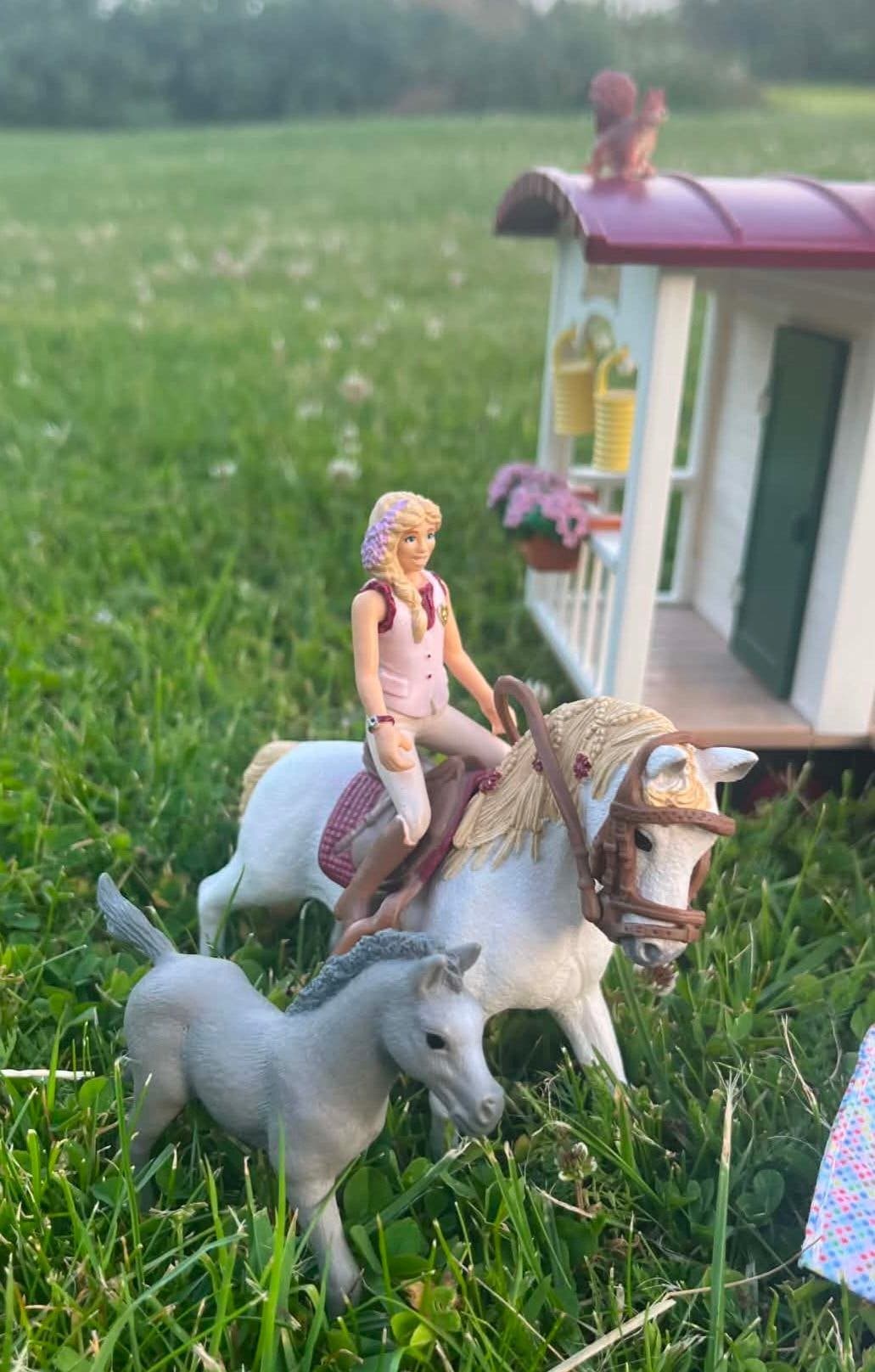 Schleich Horse Club Husvagn med hästar och tillbehör