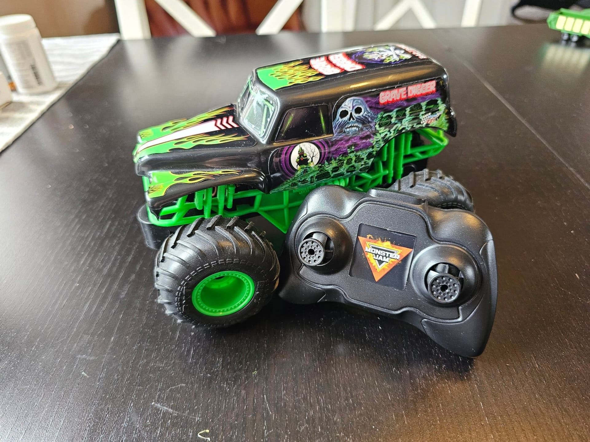Radiostyrd monstertruck Gravedigger