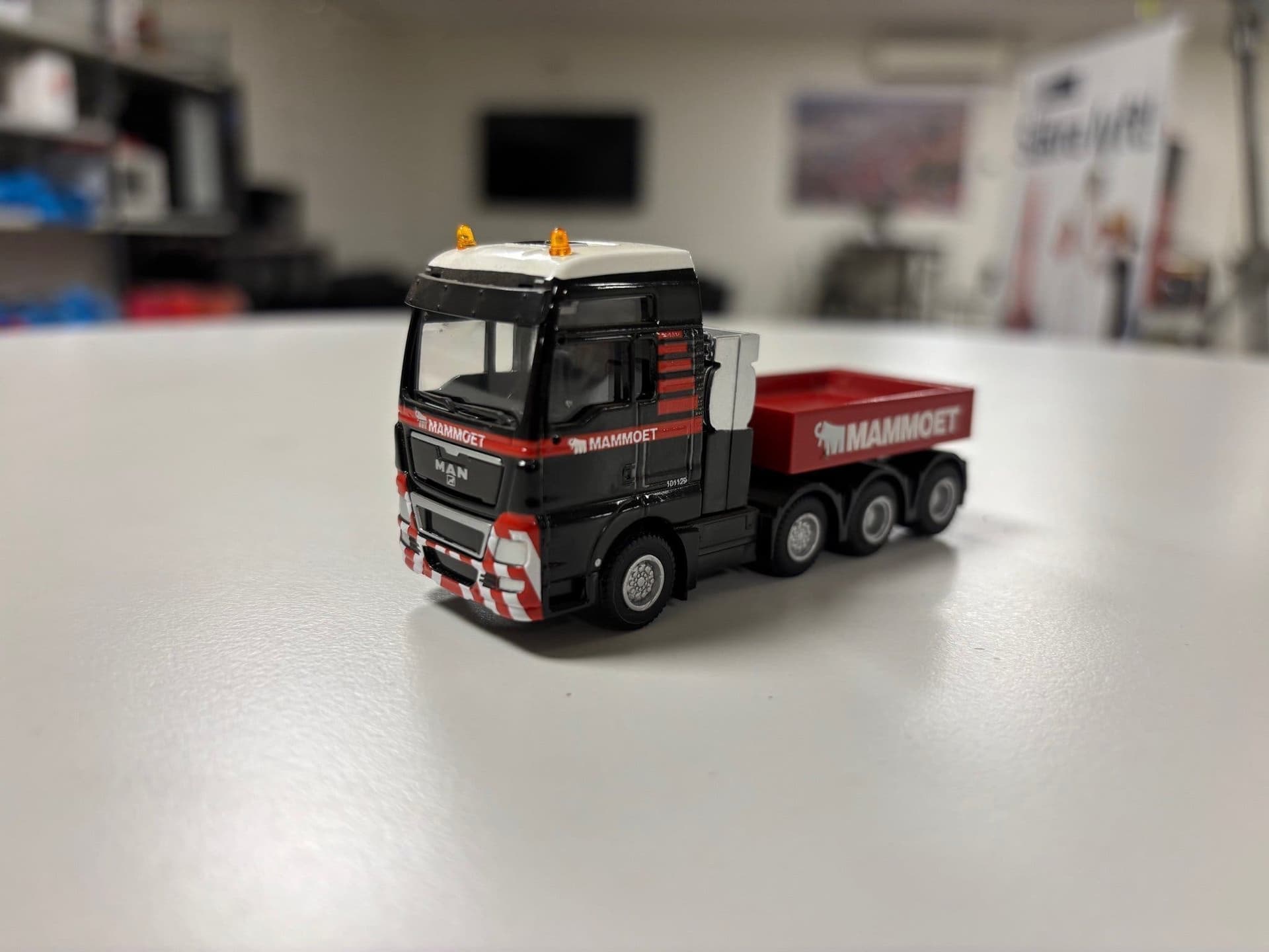 Mammoet MAN TGX XXL 8x4 Ballast Box Skala 1:87