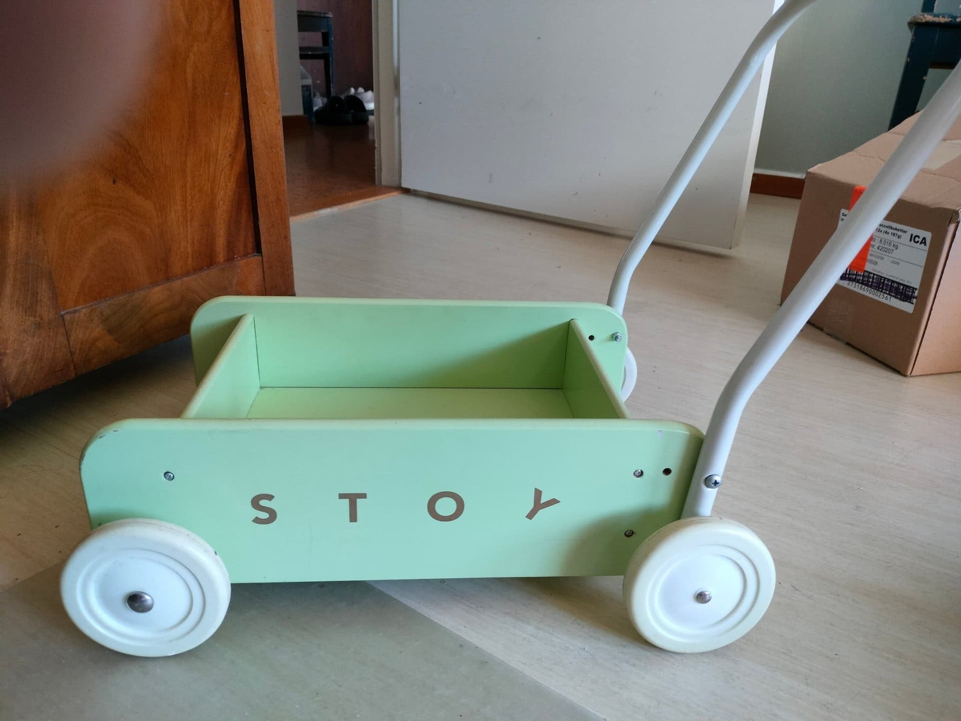 STOY Lära-gå-vagn i trä