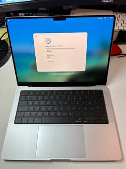 MacBook Pro 14-tum M5-chip 16GB minne 512GB lagring